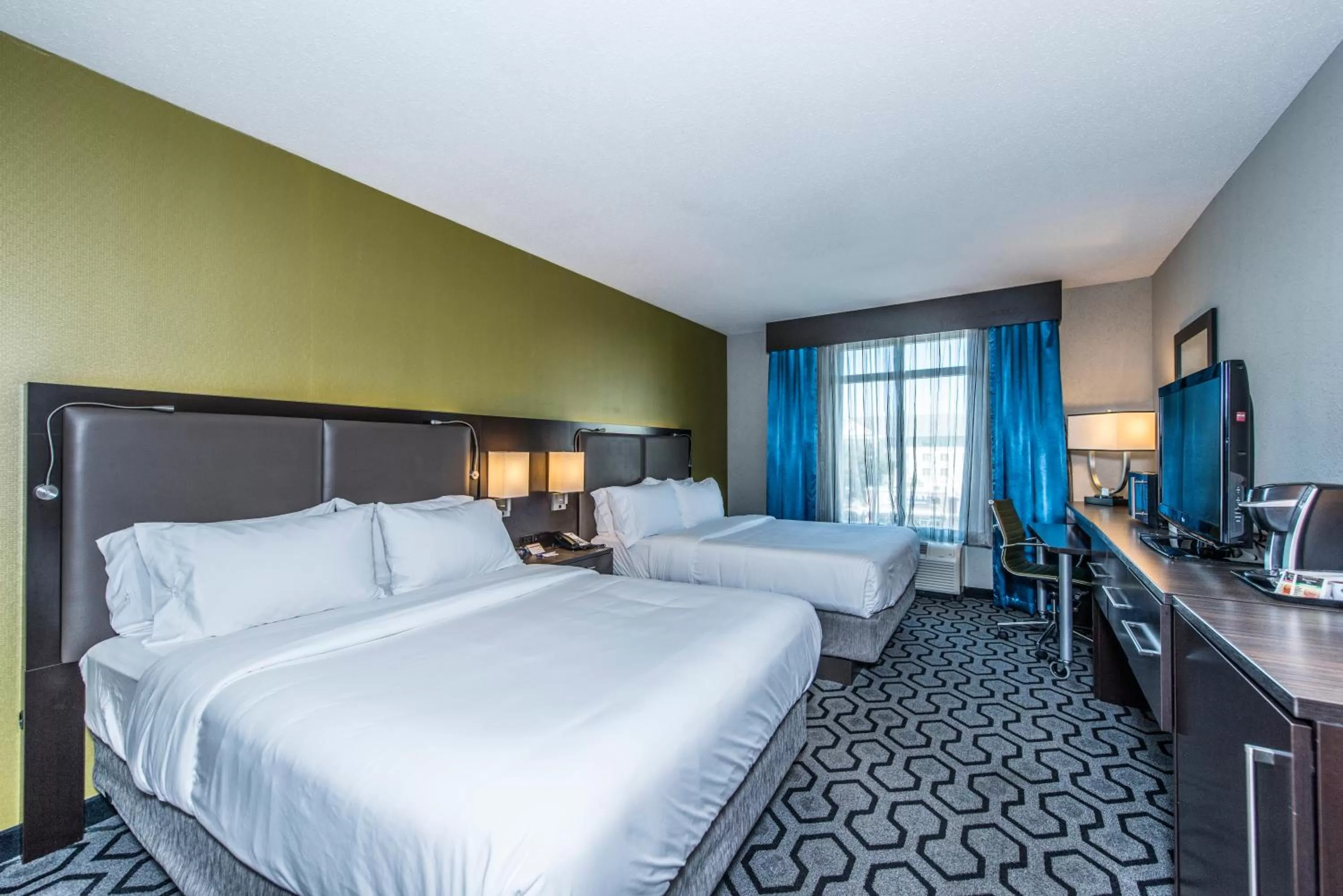 Bedroom, Bed in Holiday Inn Express & Suites Charleston Arpt-Conv Ctr Area by IHG