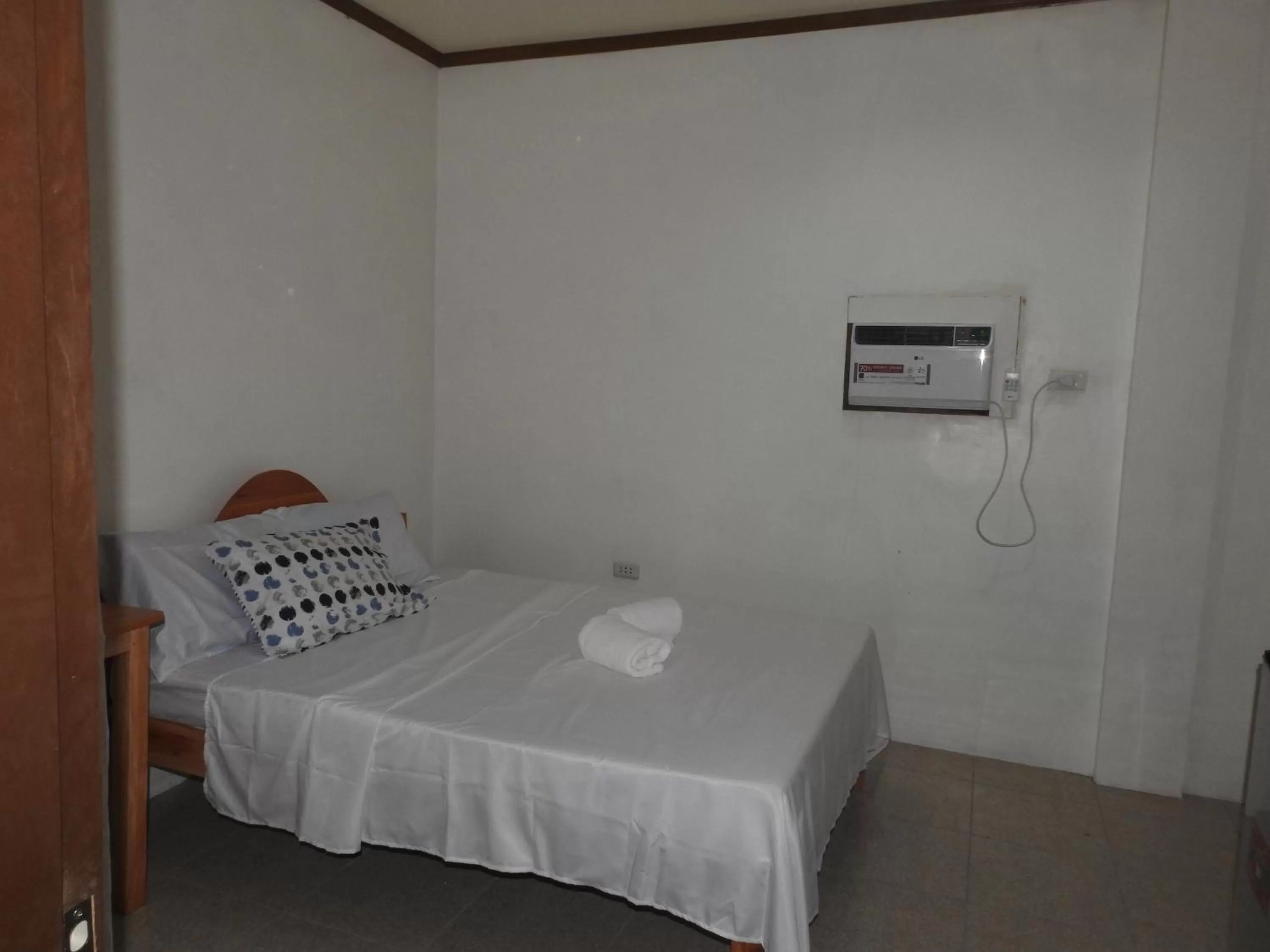 Bed in Pacifico Seaside Lodge