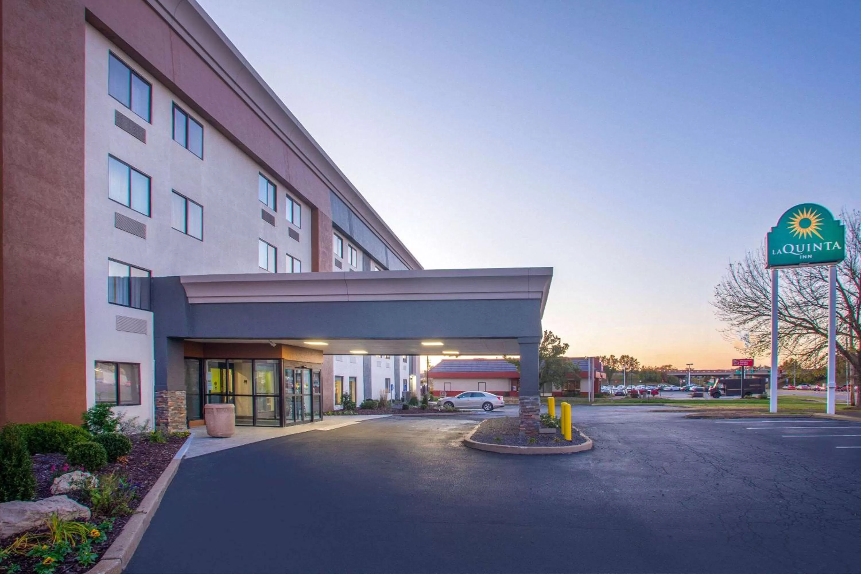 Property building in La Quinta Inn by Wyndham St. Louis Hazelwood - Airport North
