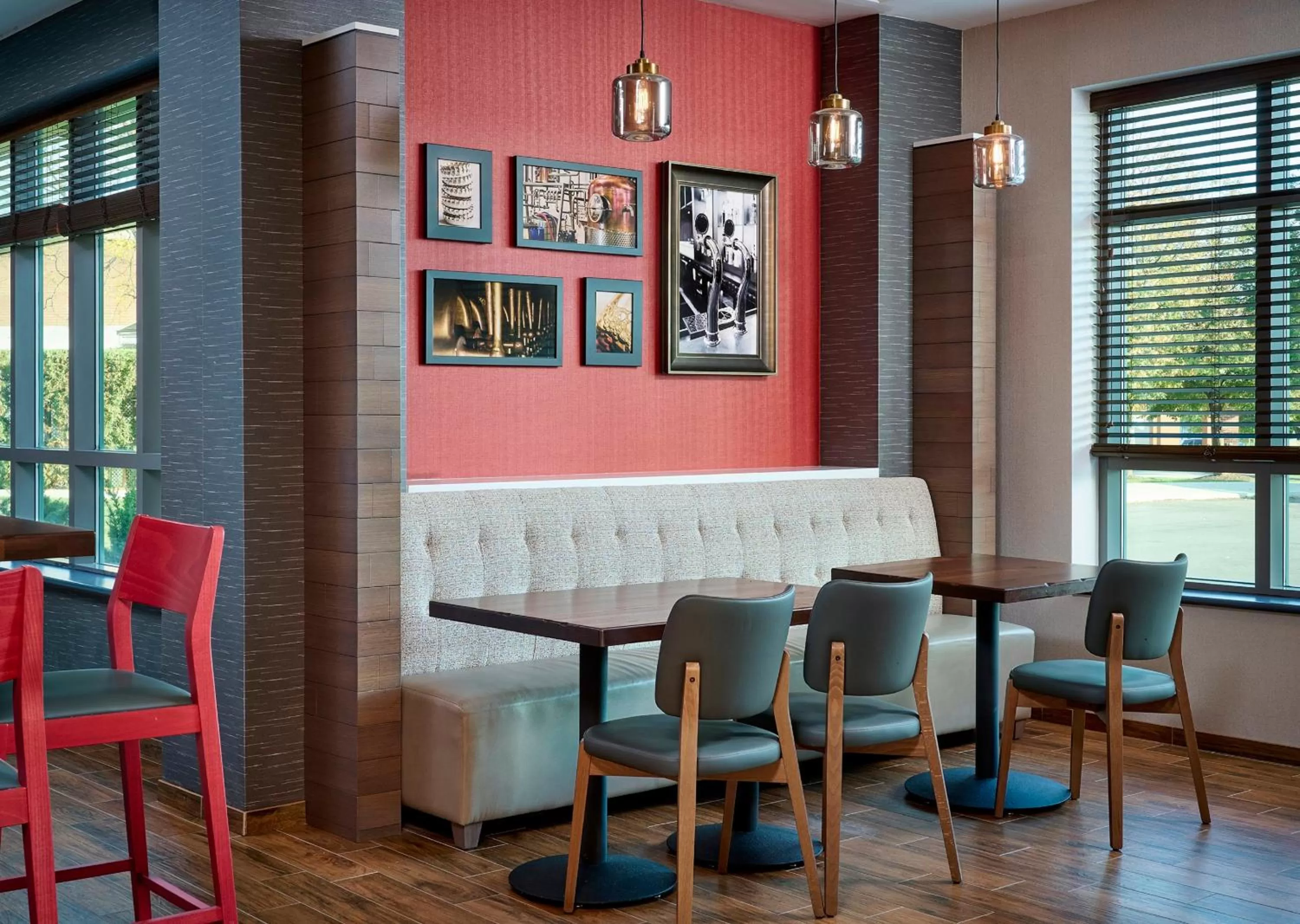 Restaurant/places to eat in Holiday Inn & Suites Oakville at Bronte by IHG