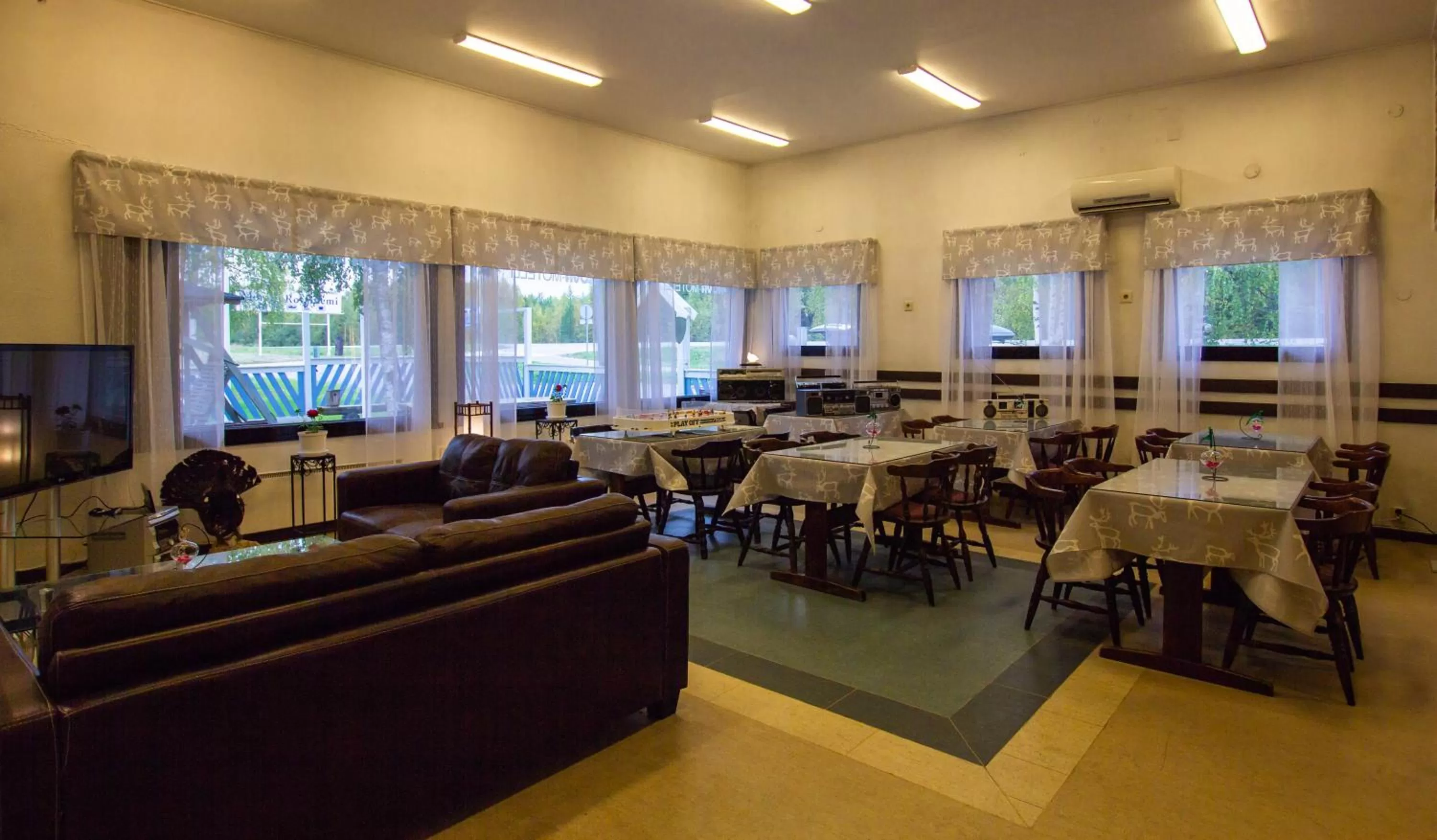 Lobby or reception in Motelli Rovaniemi