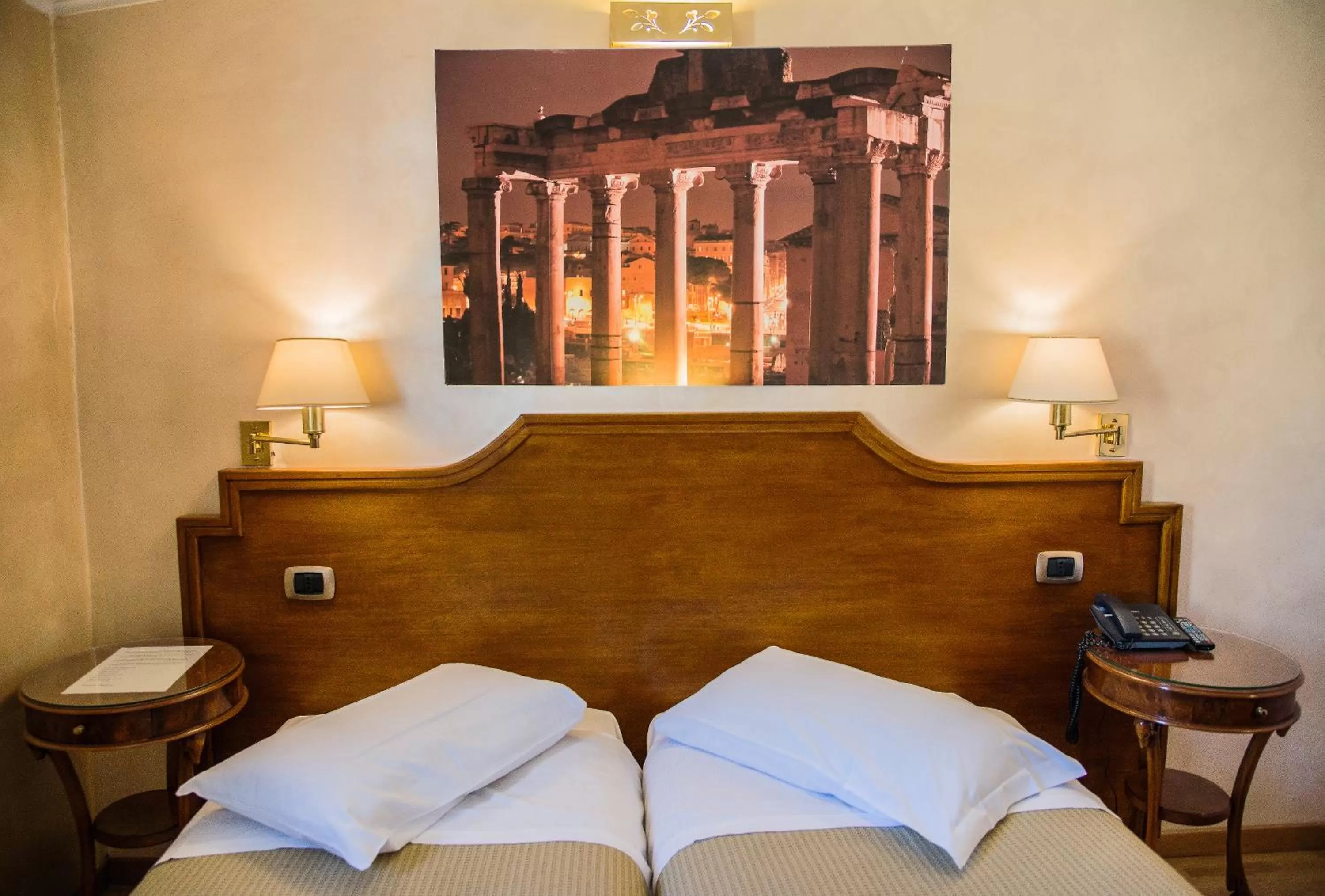 Photo of the whole room, Bed in Hotel Kent