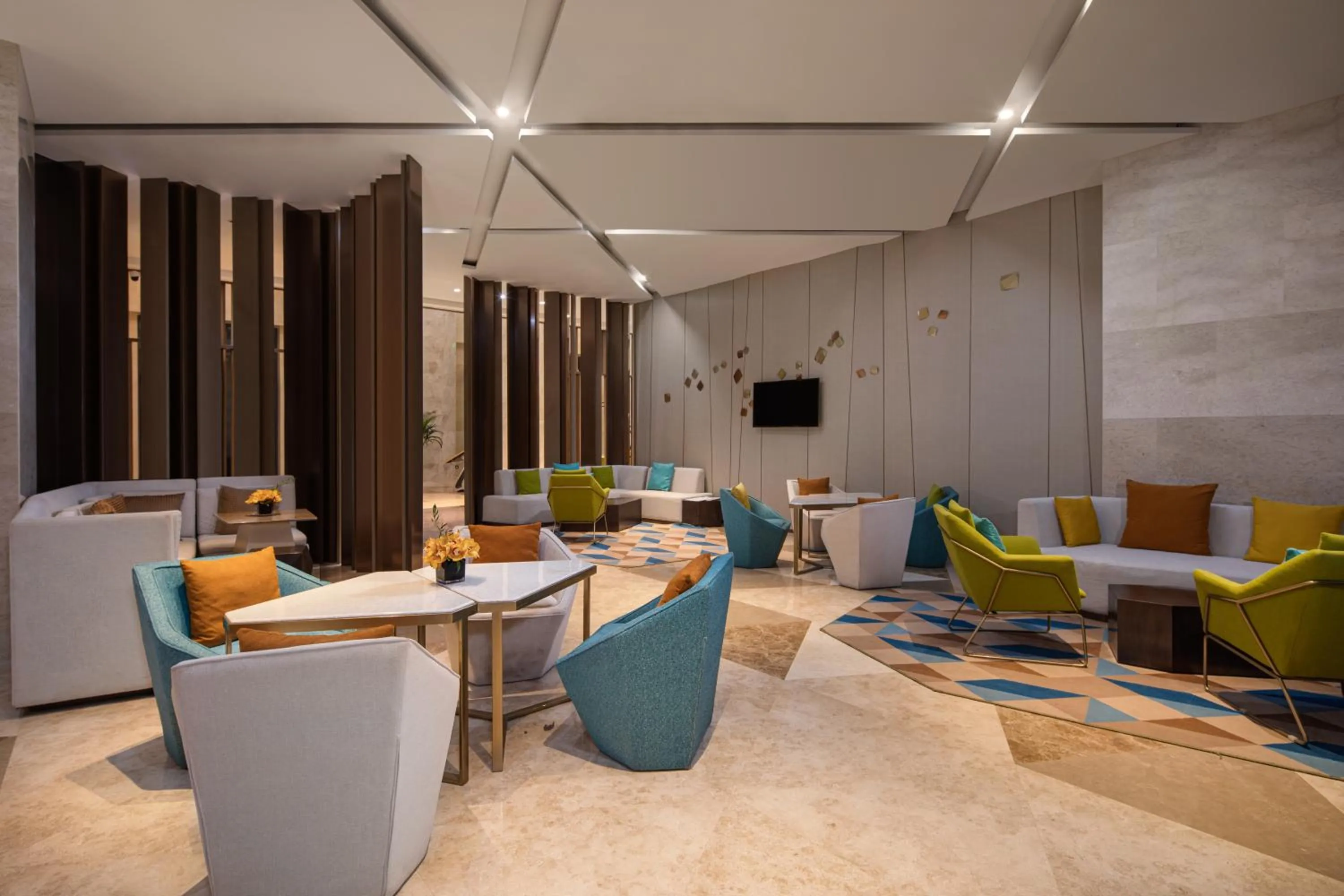 Lounge or bar in Holiday Inn Express Langfang New Chaoyang by IHG