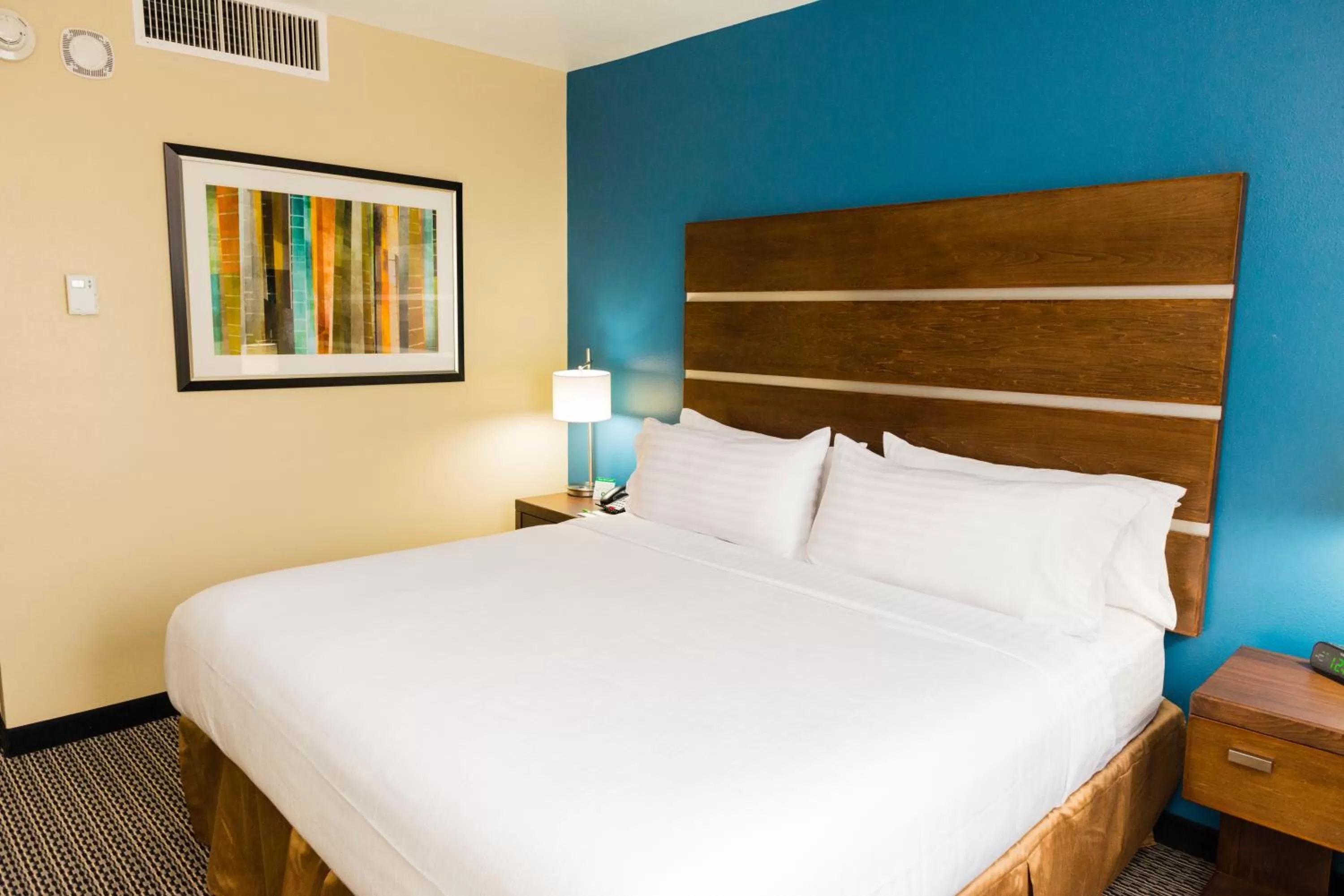 Bed in Holiday Inn Houston Downtown by IHG