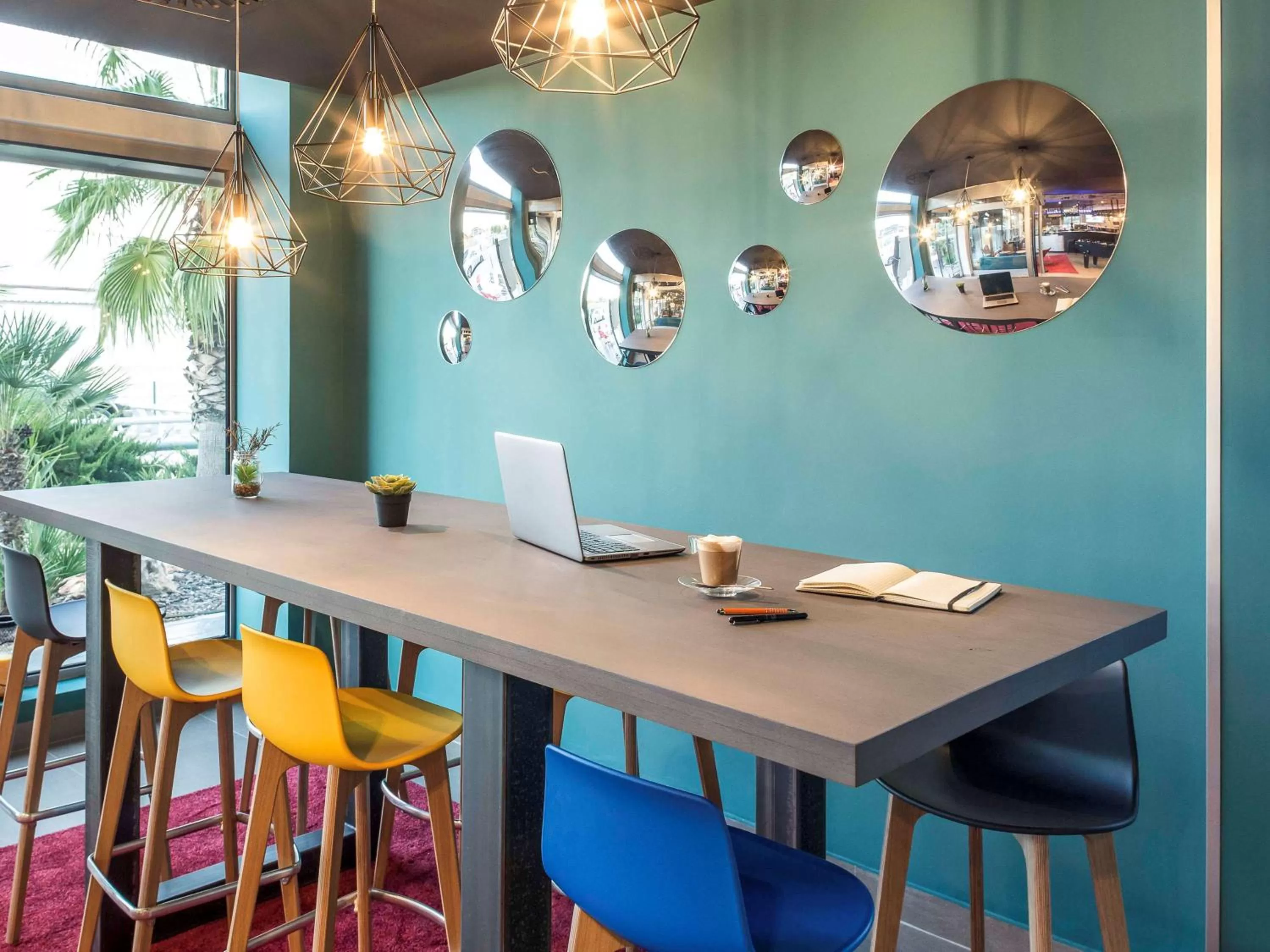 Lounge or bar in Ibis Valencia Bonaire Aeropuerto