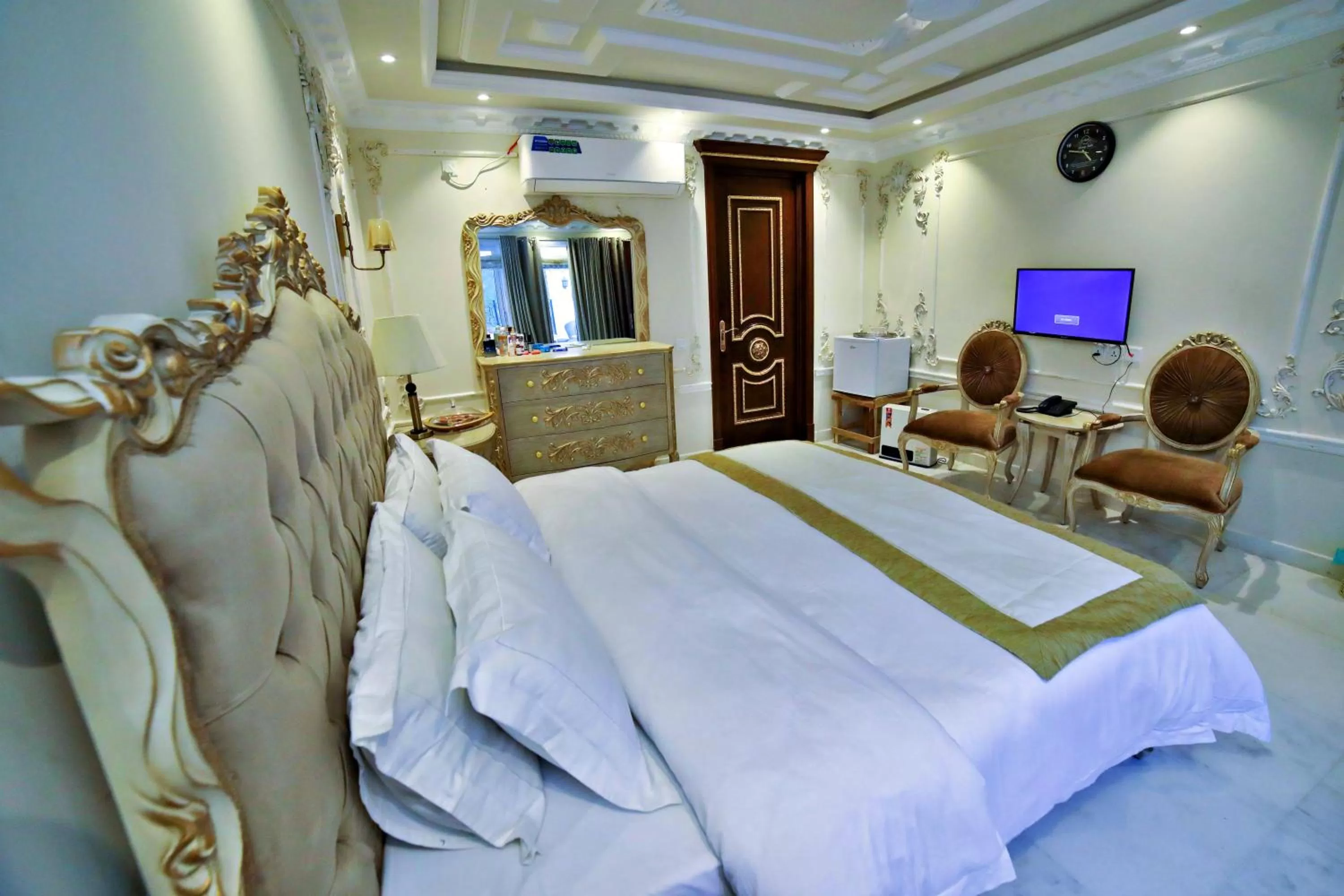 Bed in Arish Luxury Suites