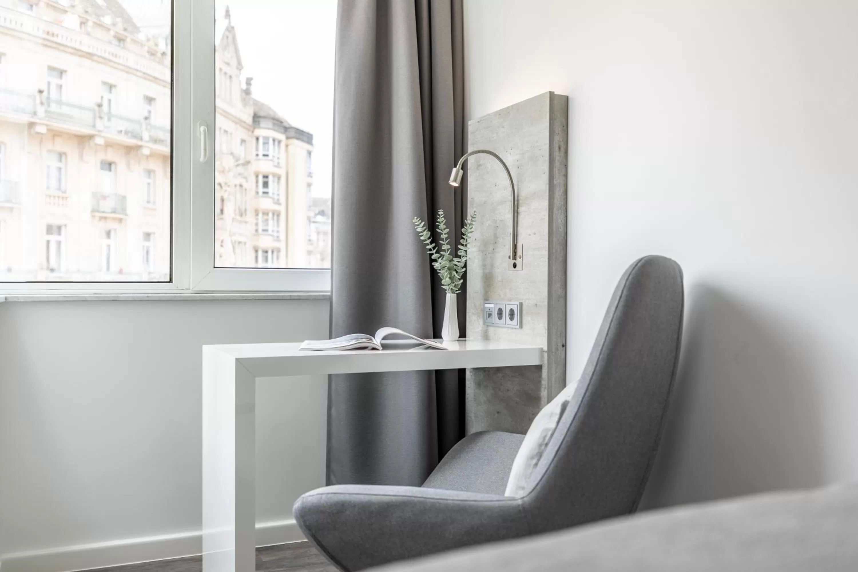 Seating area in Garner Hotel Wiesbaden City by IHG