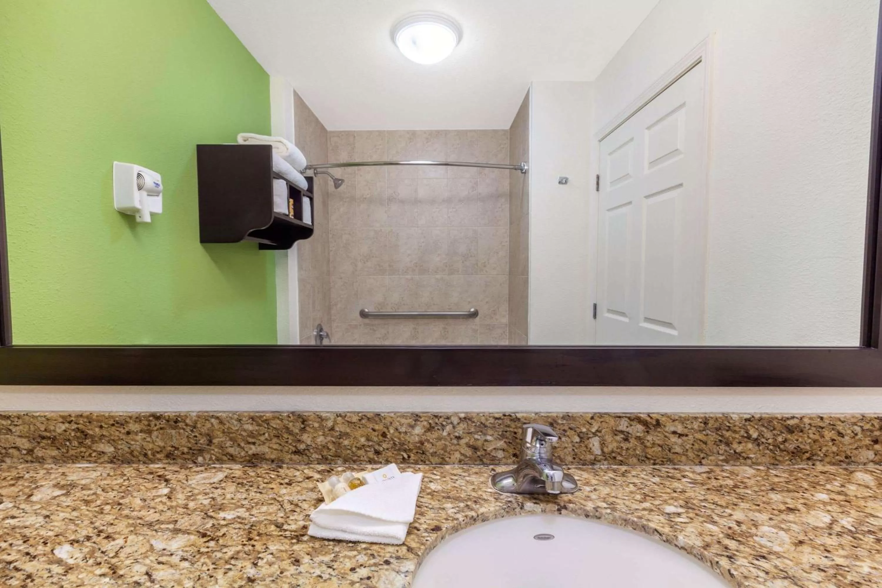 Bathroom in La Quinta by Wyndham Cd Juarez Near US Consulate