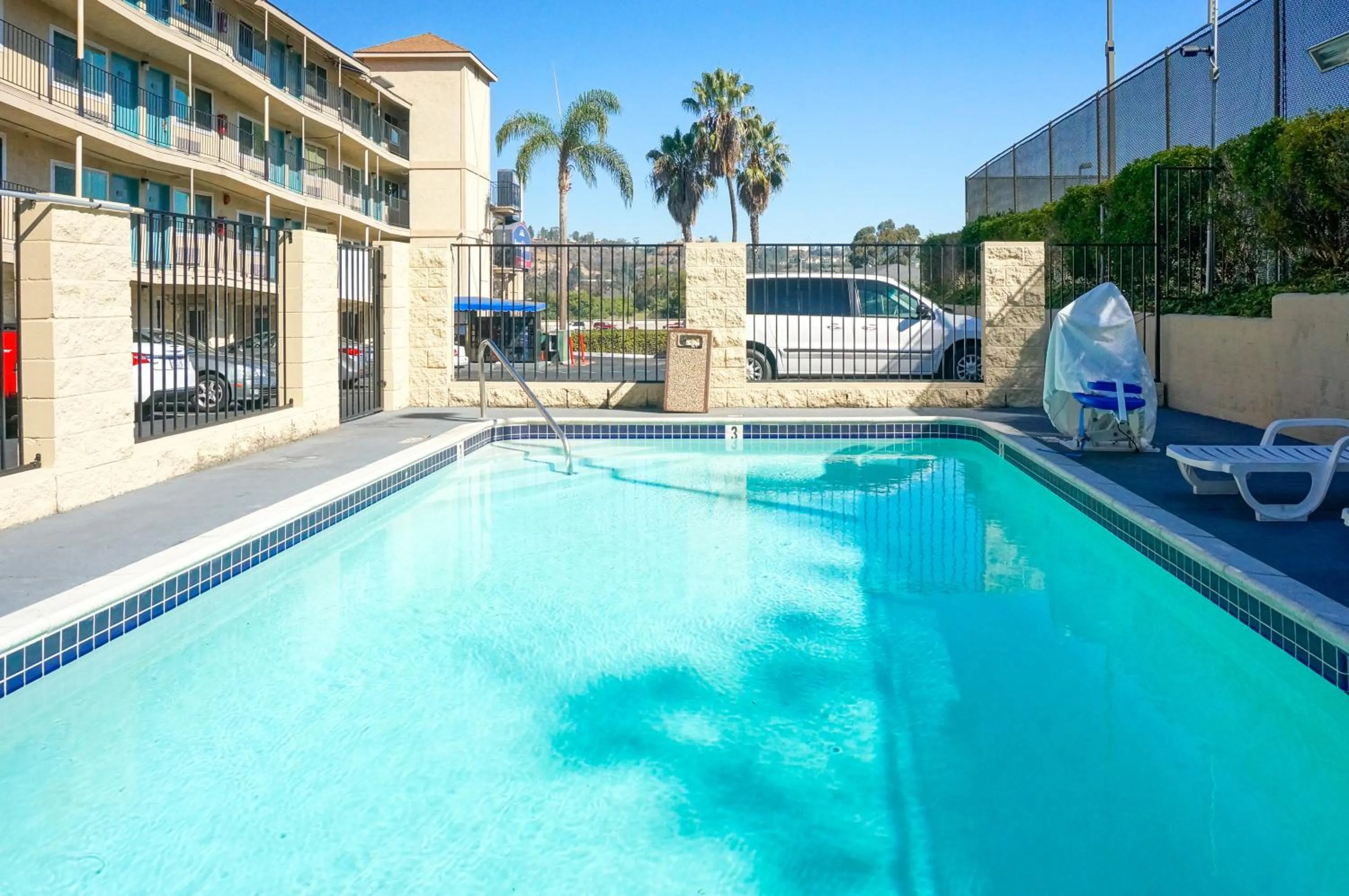 Swimming pool in Howard Johnson by Wyndham San Diego Hotel Circle