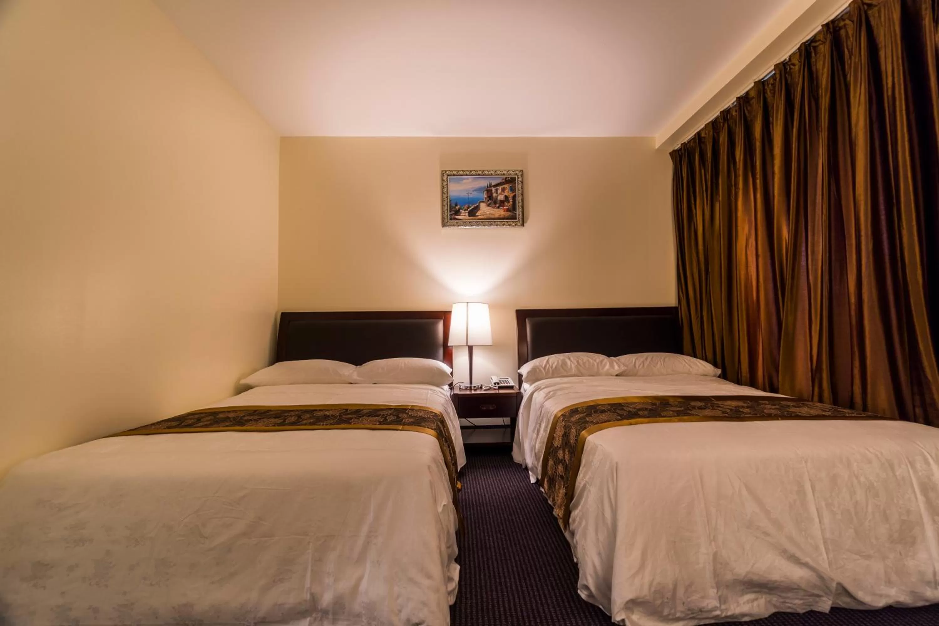 Photo of the whole room, Bed in John Hotel