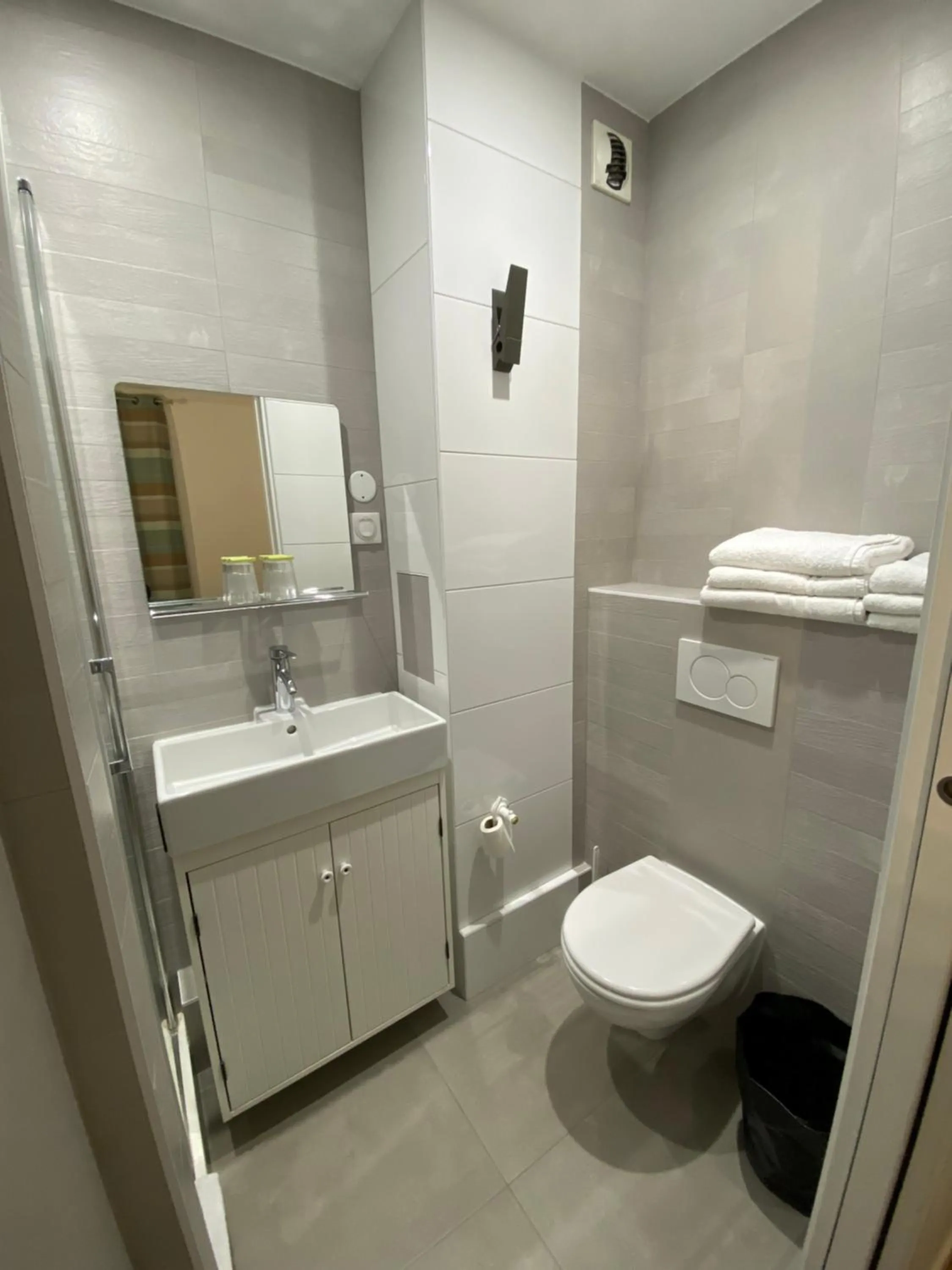 Bathroom in L'Amiral