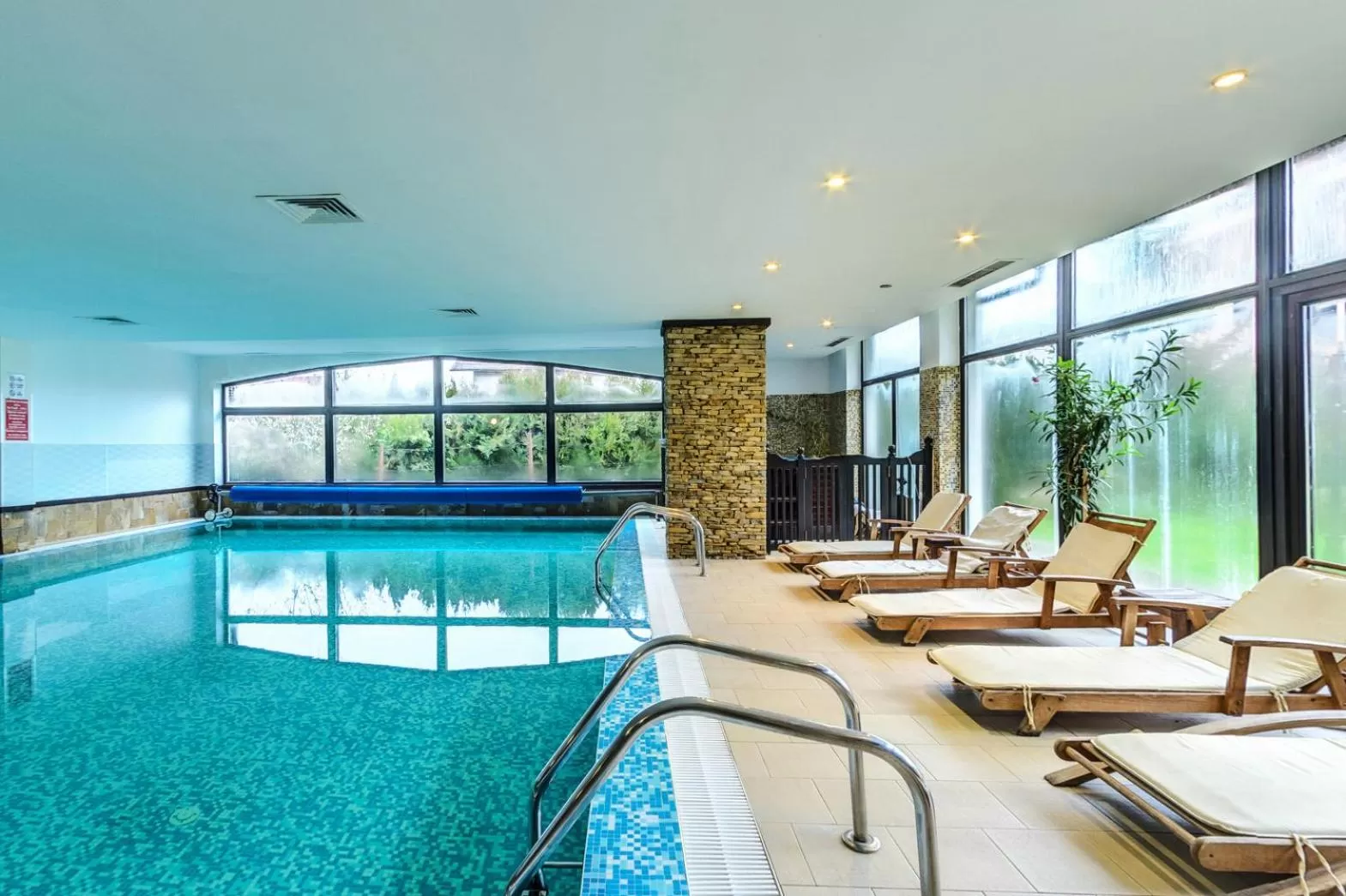 Swimming pool in Hotel Bansko SPA & Holidays - Free Parking