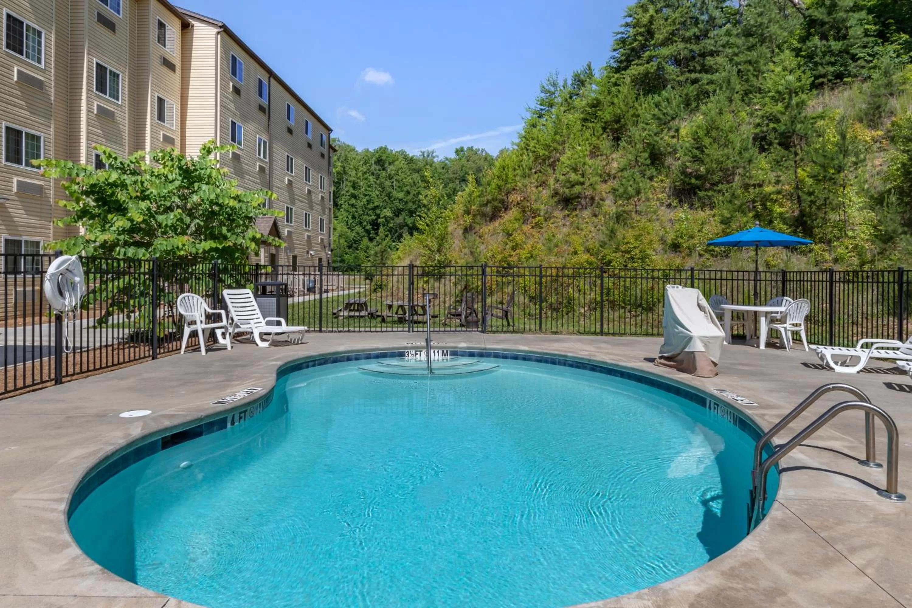 Swimming pool in Microtel Inn & Suites Dillsboro/Sylva