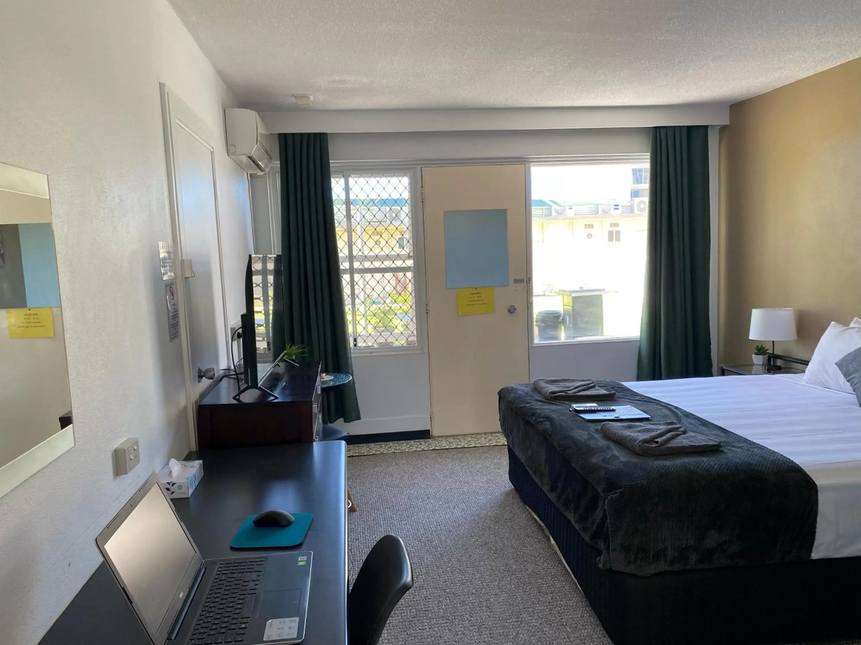 Standard King in Mid City Motor Inn Standard King in Mid City Motor Inn