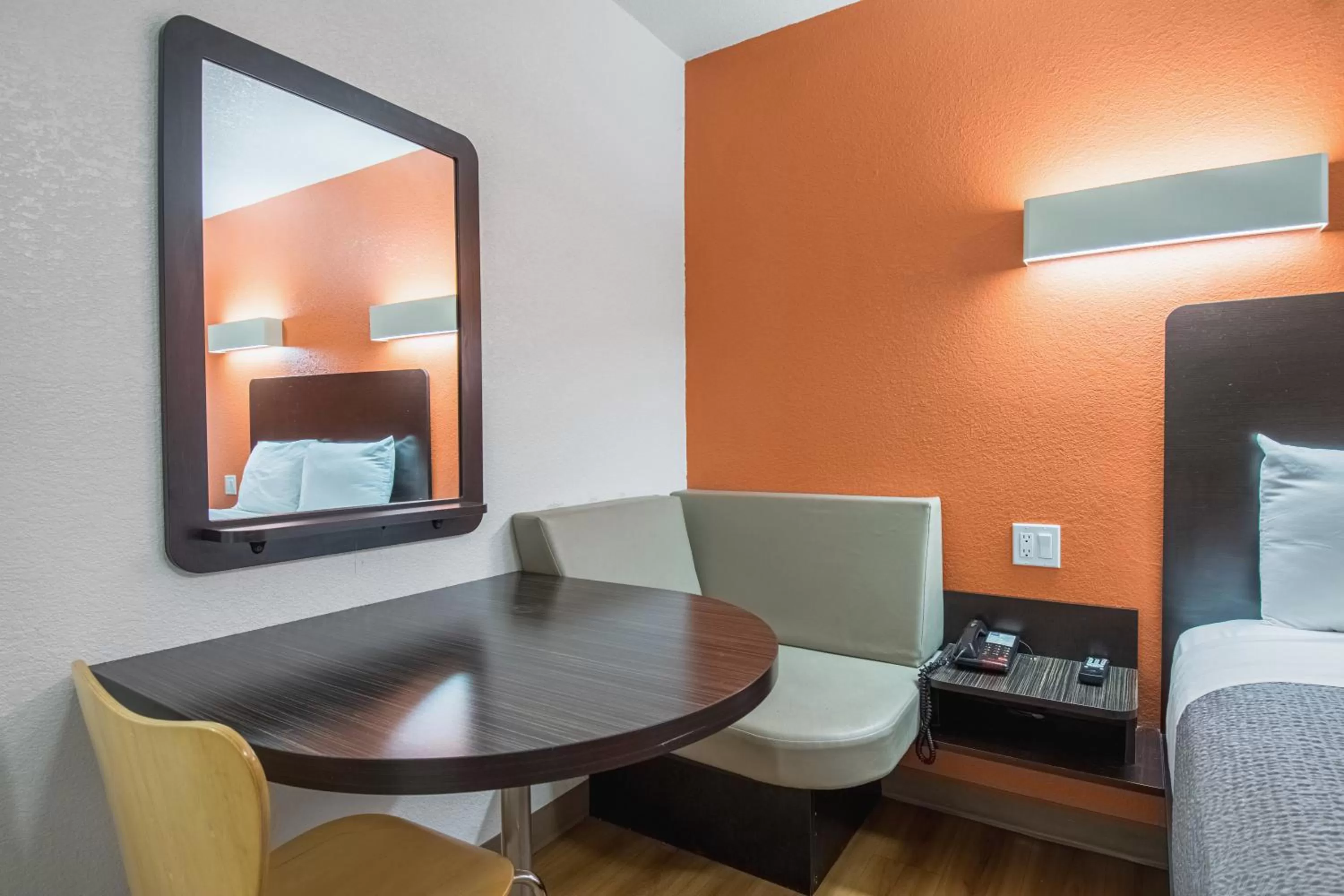 Photo of the whole room in Motel 6 Bakersfield