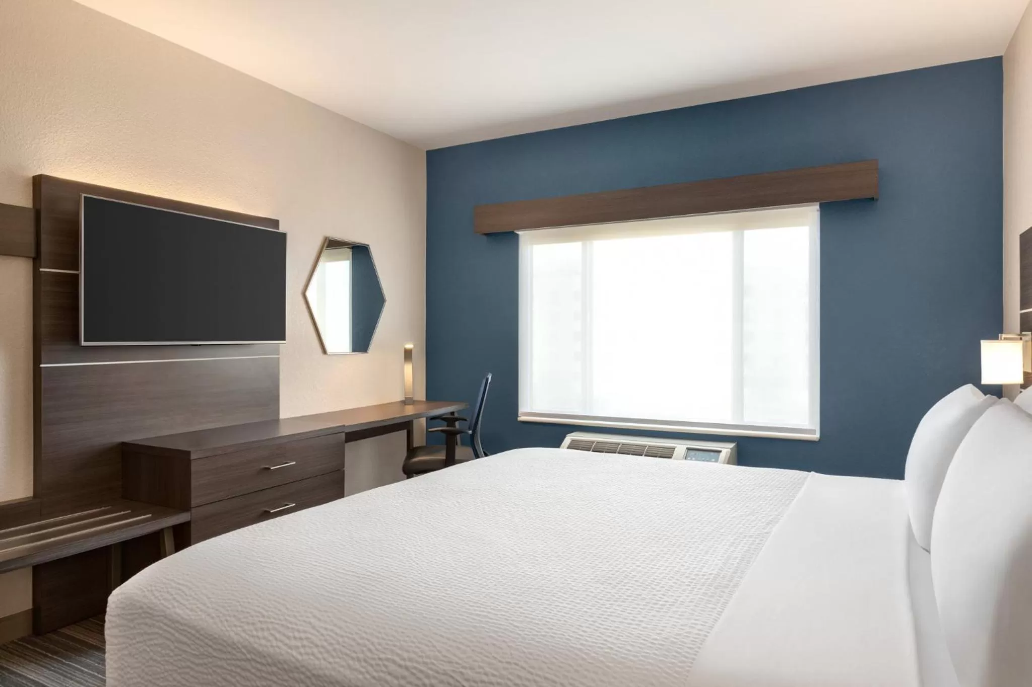 Photo of the whole room, Bed in Holiday Inn Express & Suites Denver Airport by IHG
