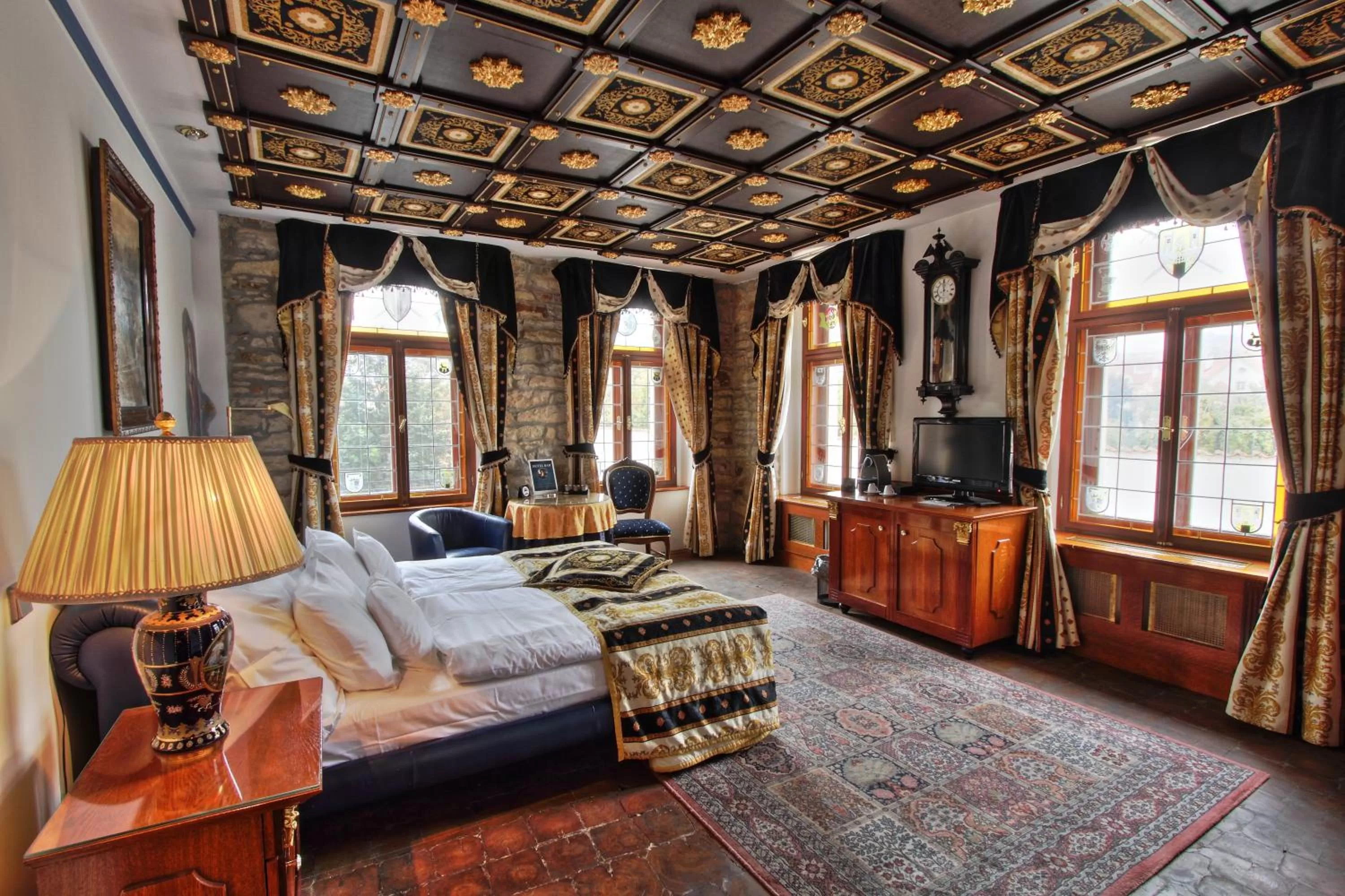 Photo of the whole room, Bed in U Páva