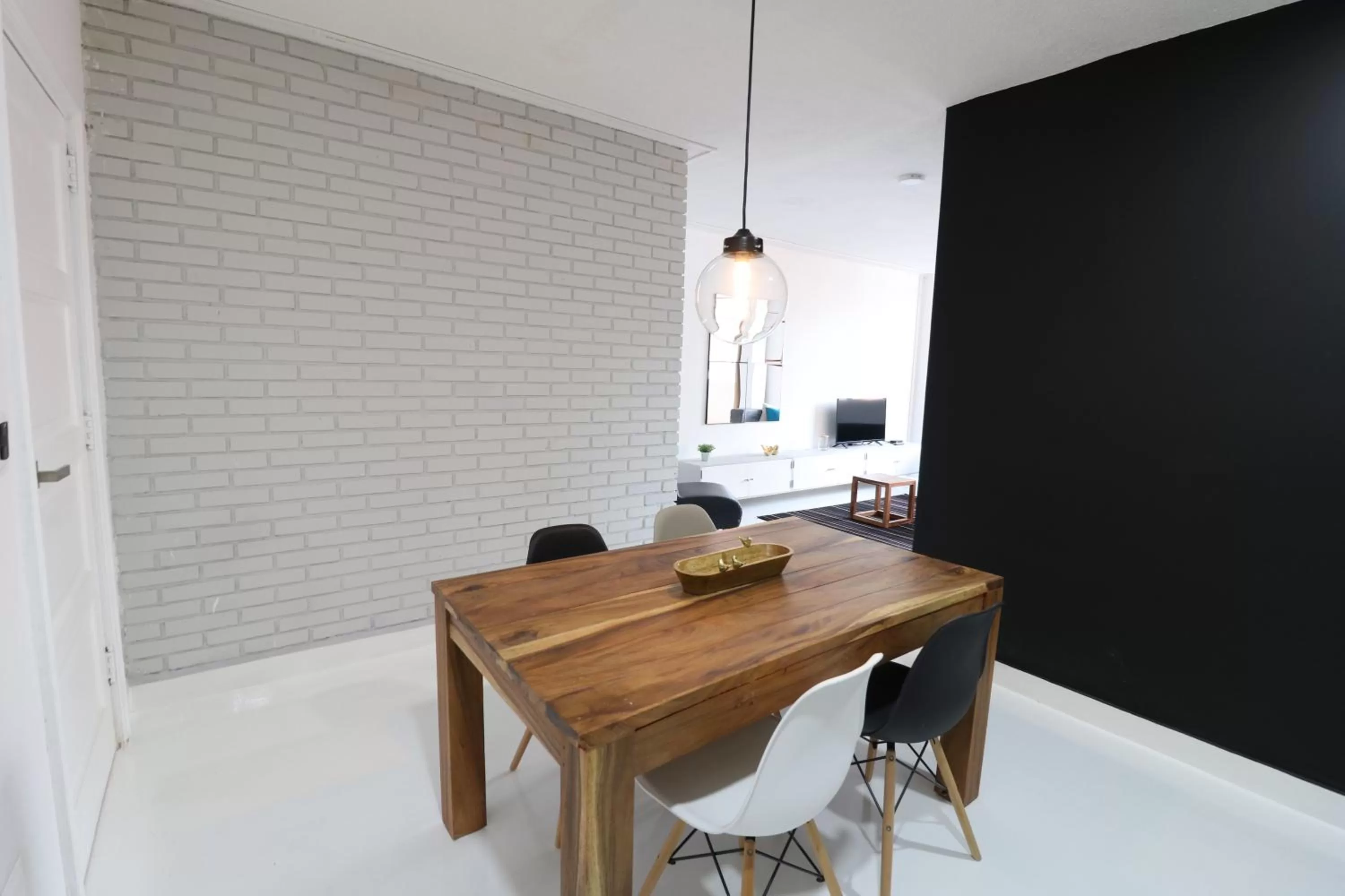 Dining Area in 554 Apartments