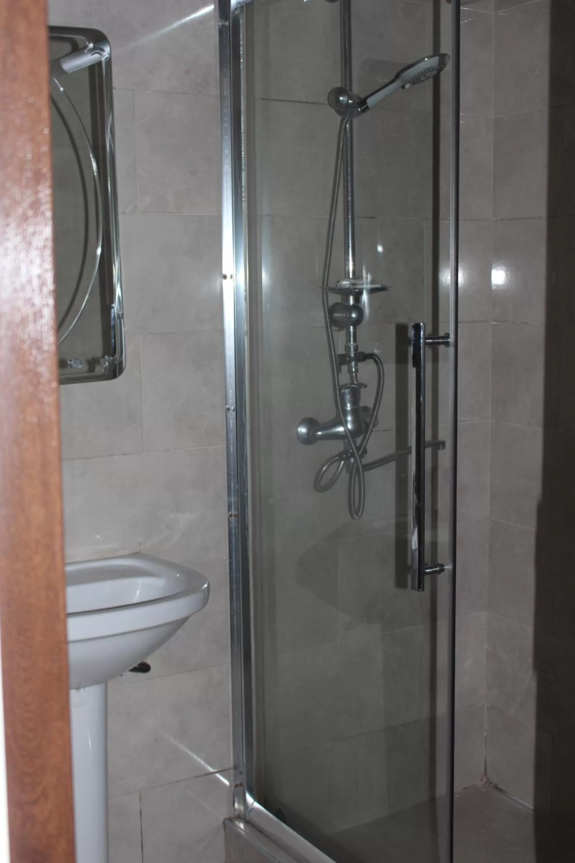 Bathroom in CATTALEYA