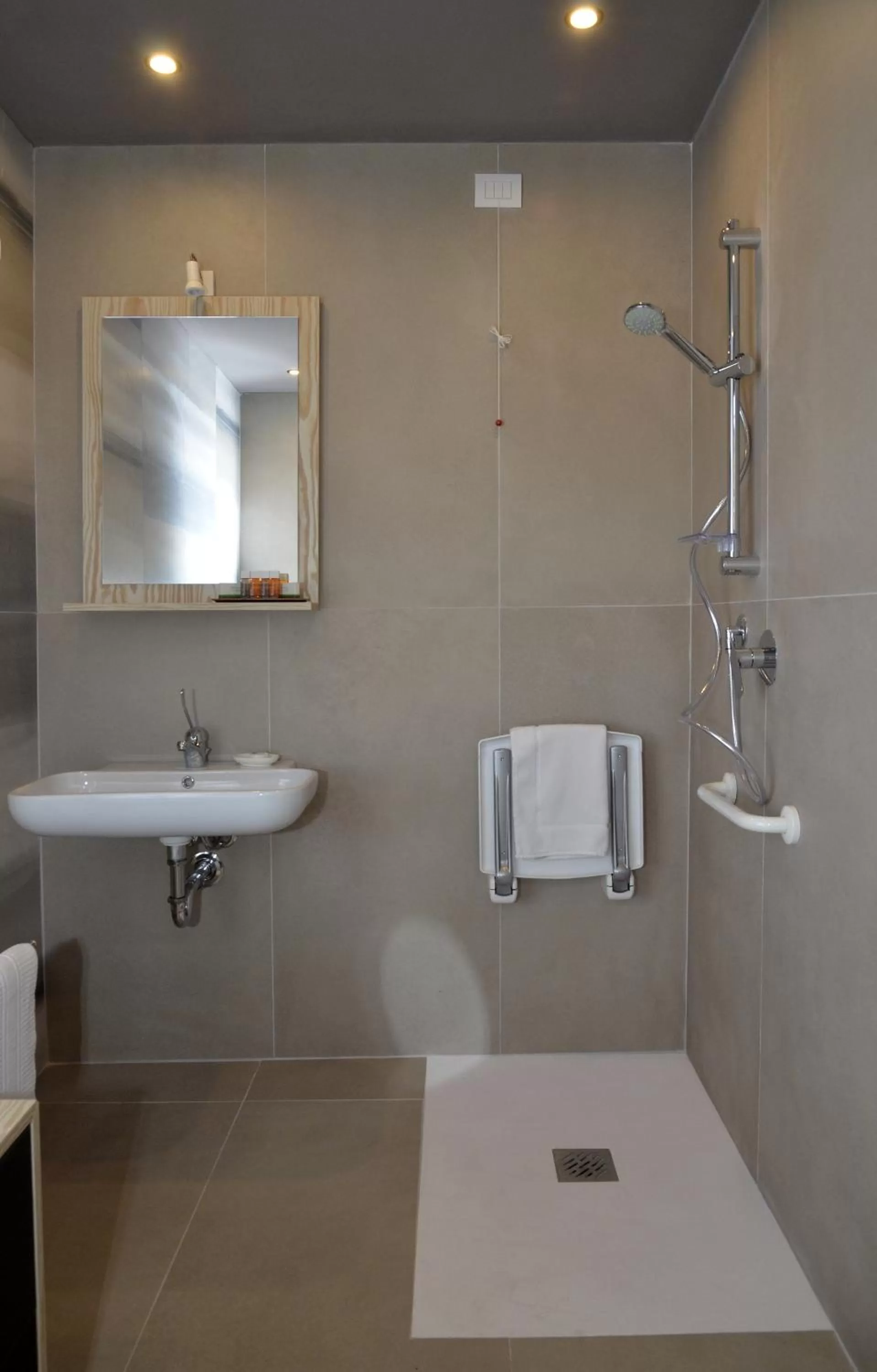 Shower in Regia Trazzera