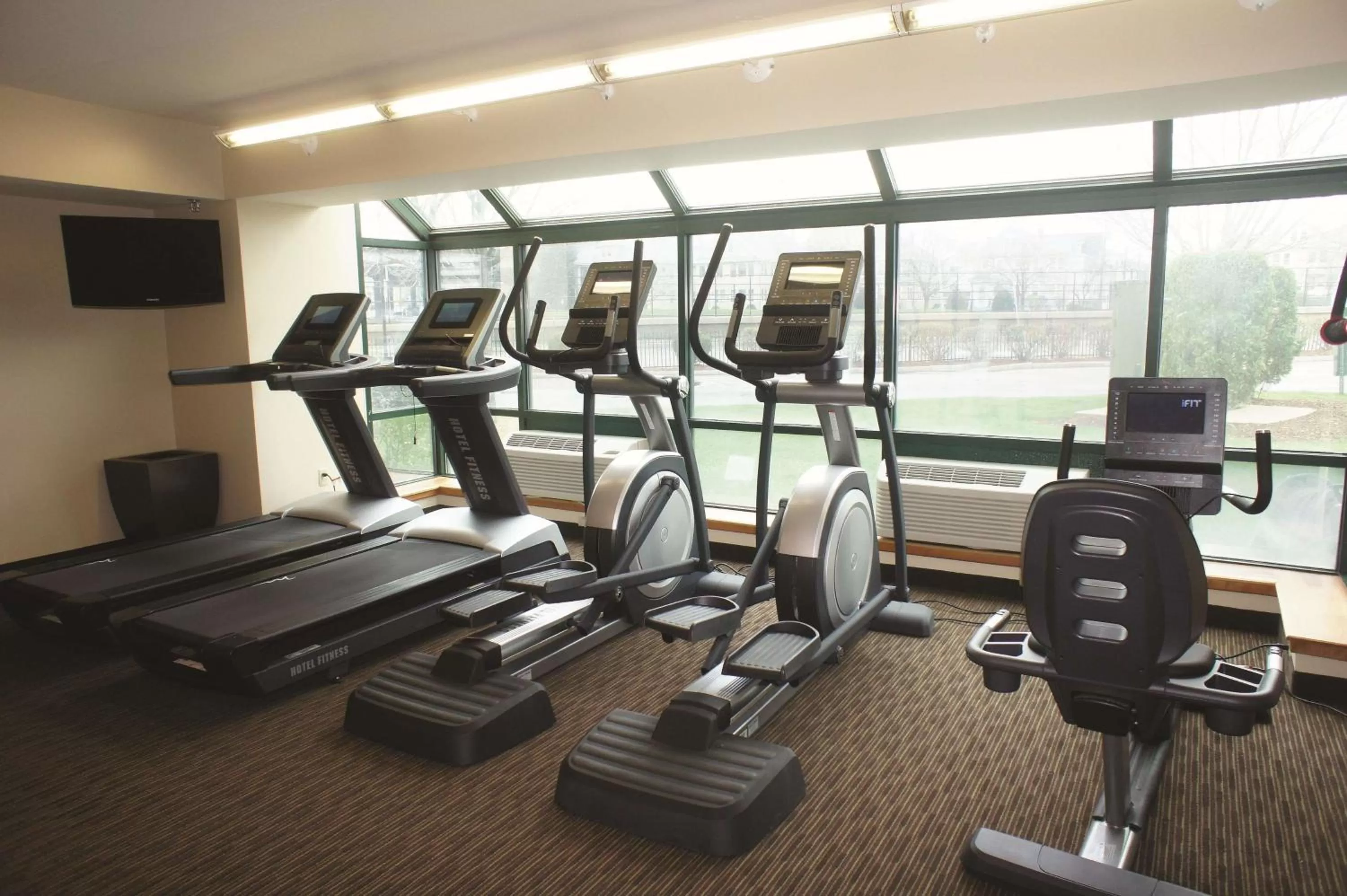 Fitness centre/facilities in La Quinta by Wyndham Boston Somerville
