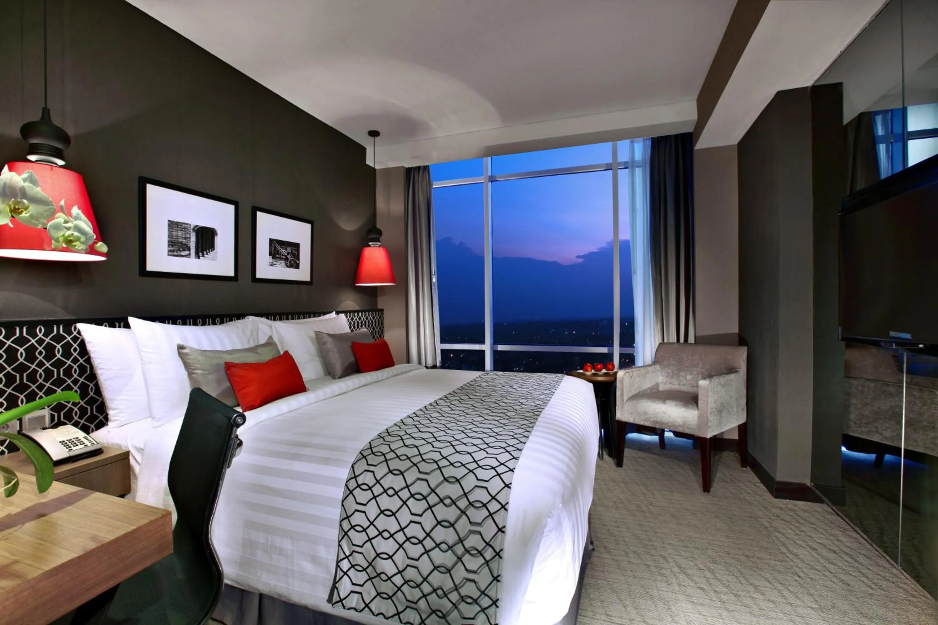 Deluxe Queen Room in Aston Priority Simatupang Hotel and Conference Center