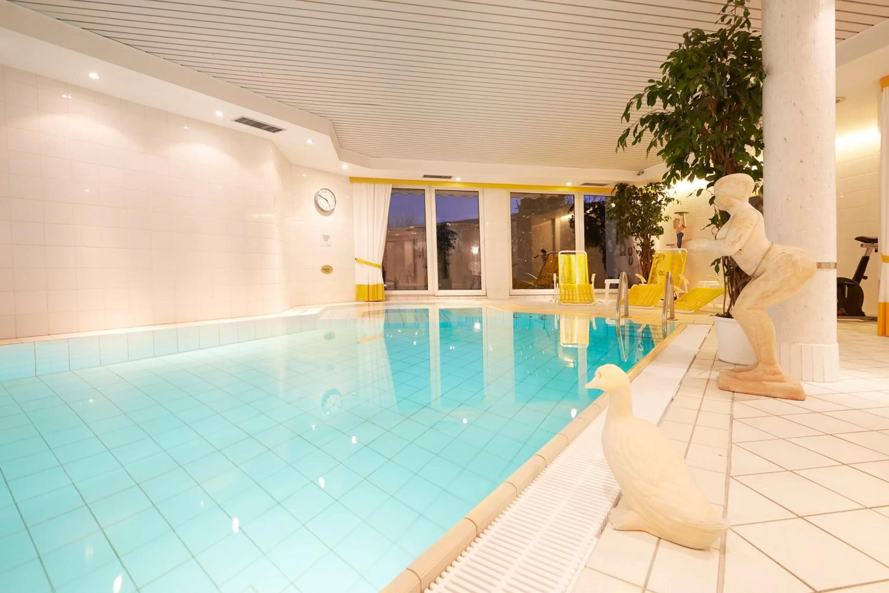 Swimming pool in Hotel Kastanienhof