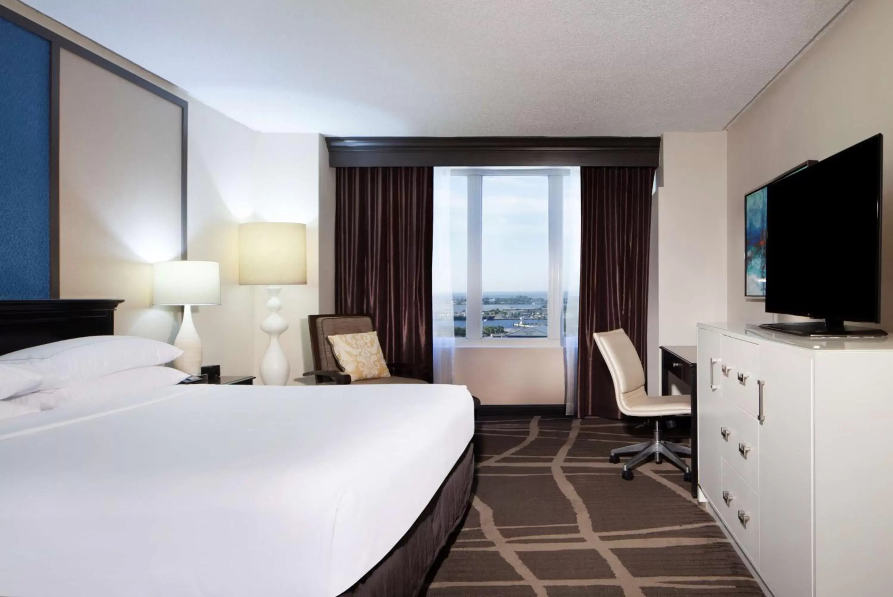 King Room in Hilton St. Petersburg Bayfront King Room in Hilton St. Petersburg Bayfront