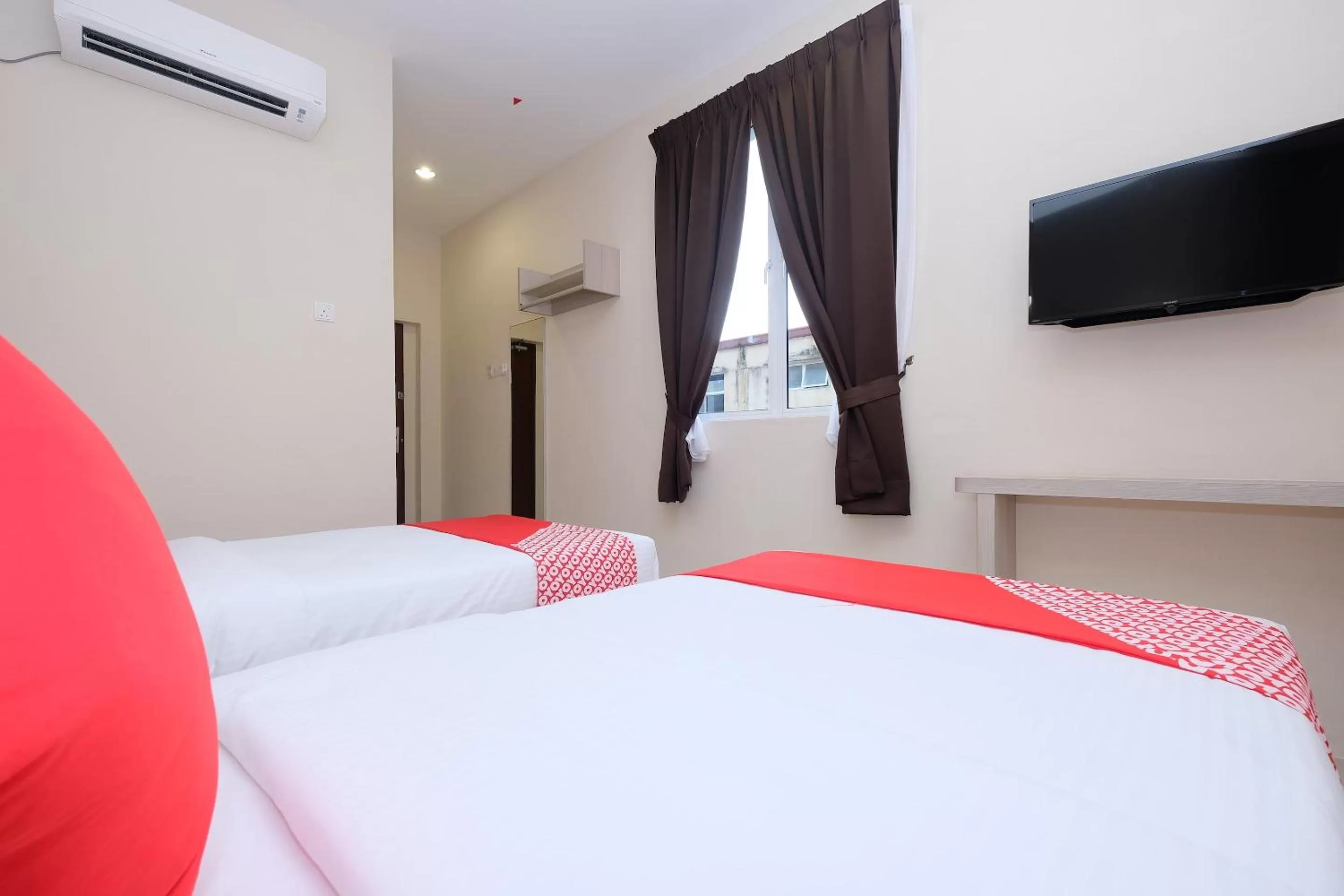 Bedroom, Bed in Super OYO 43935 Mancalin Hotel