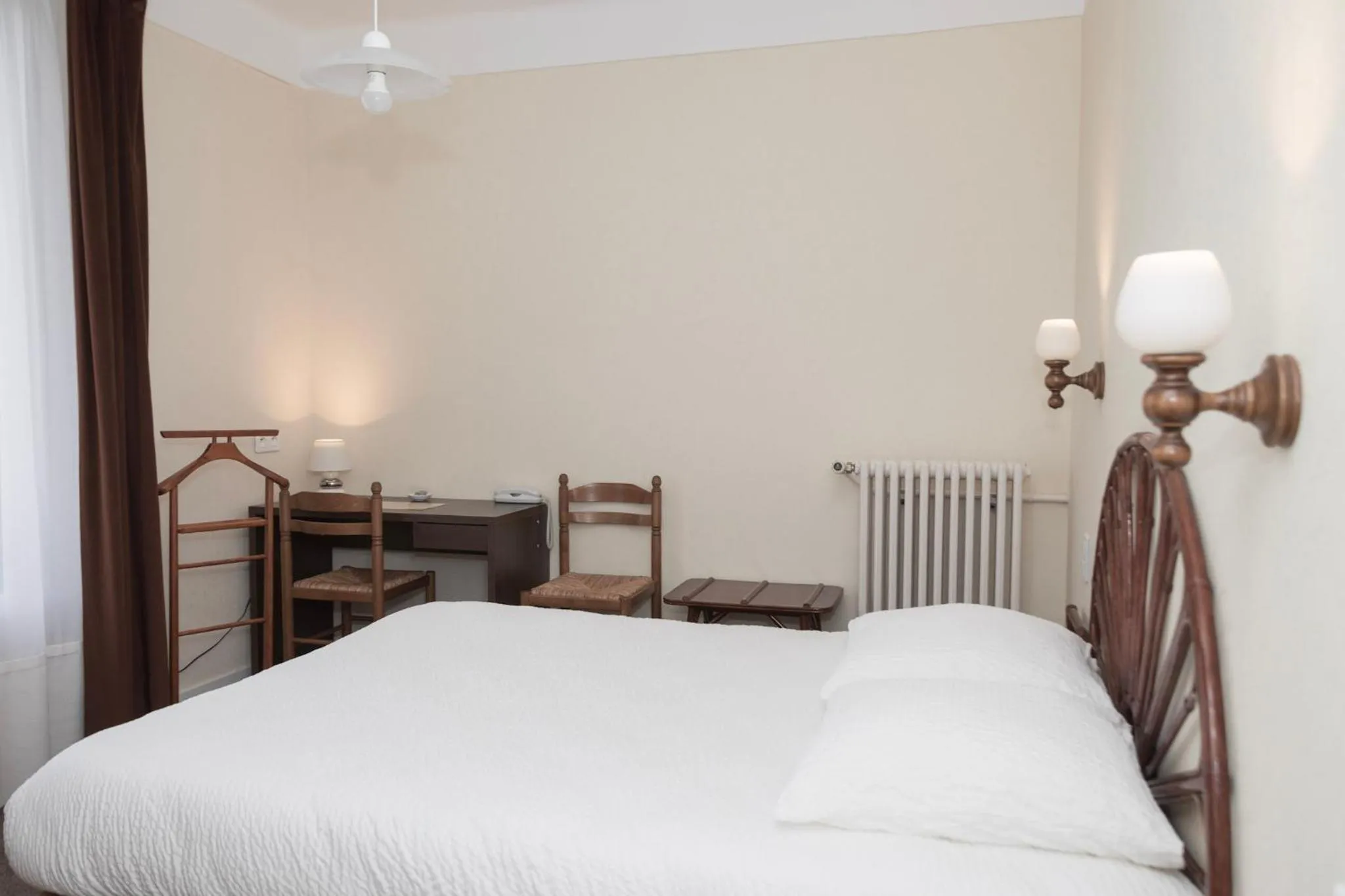 Bed in Cit'Hotel Aéro-Hotel