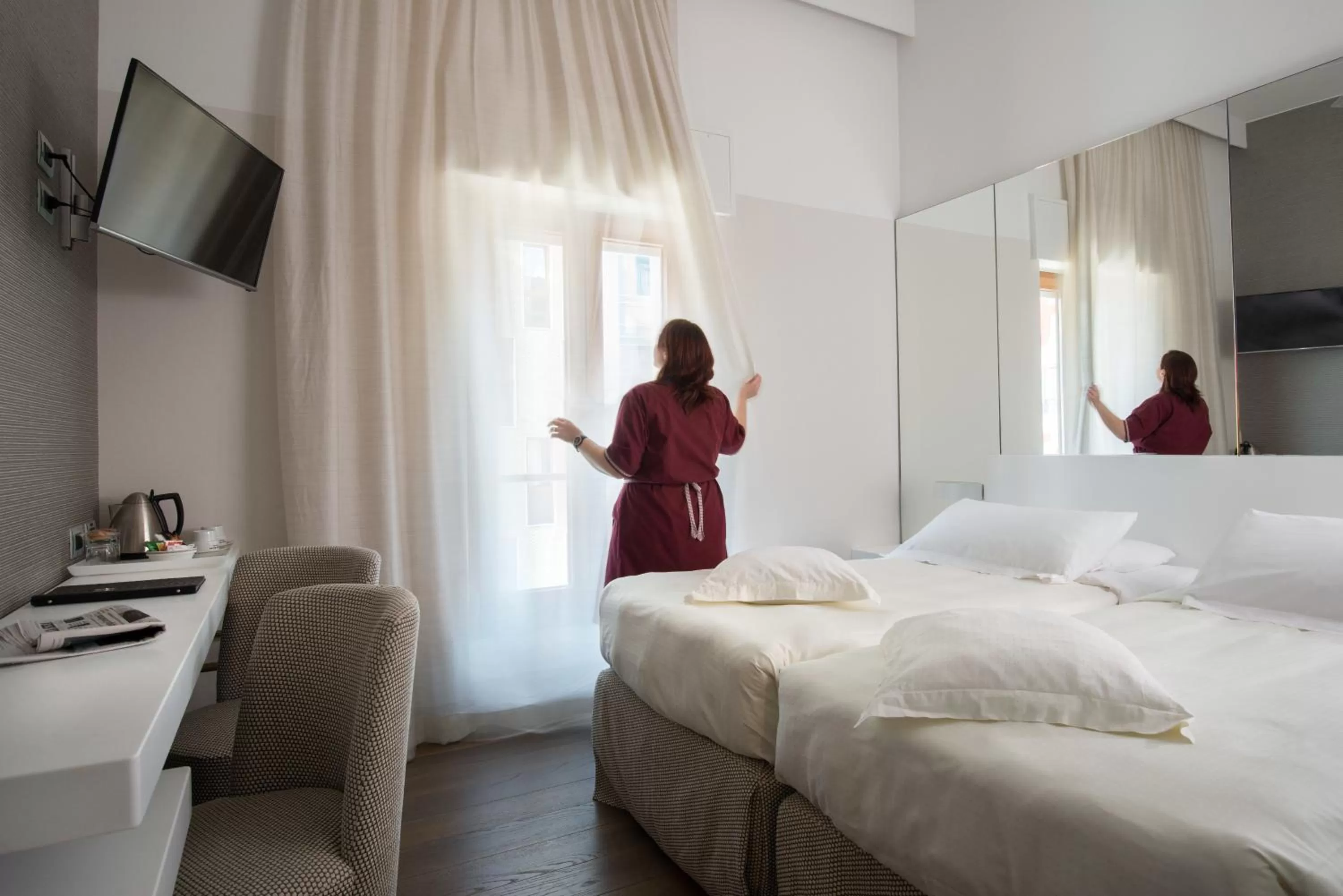 Staff, Bed in Hotel Berna