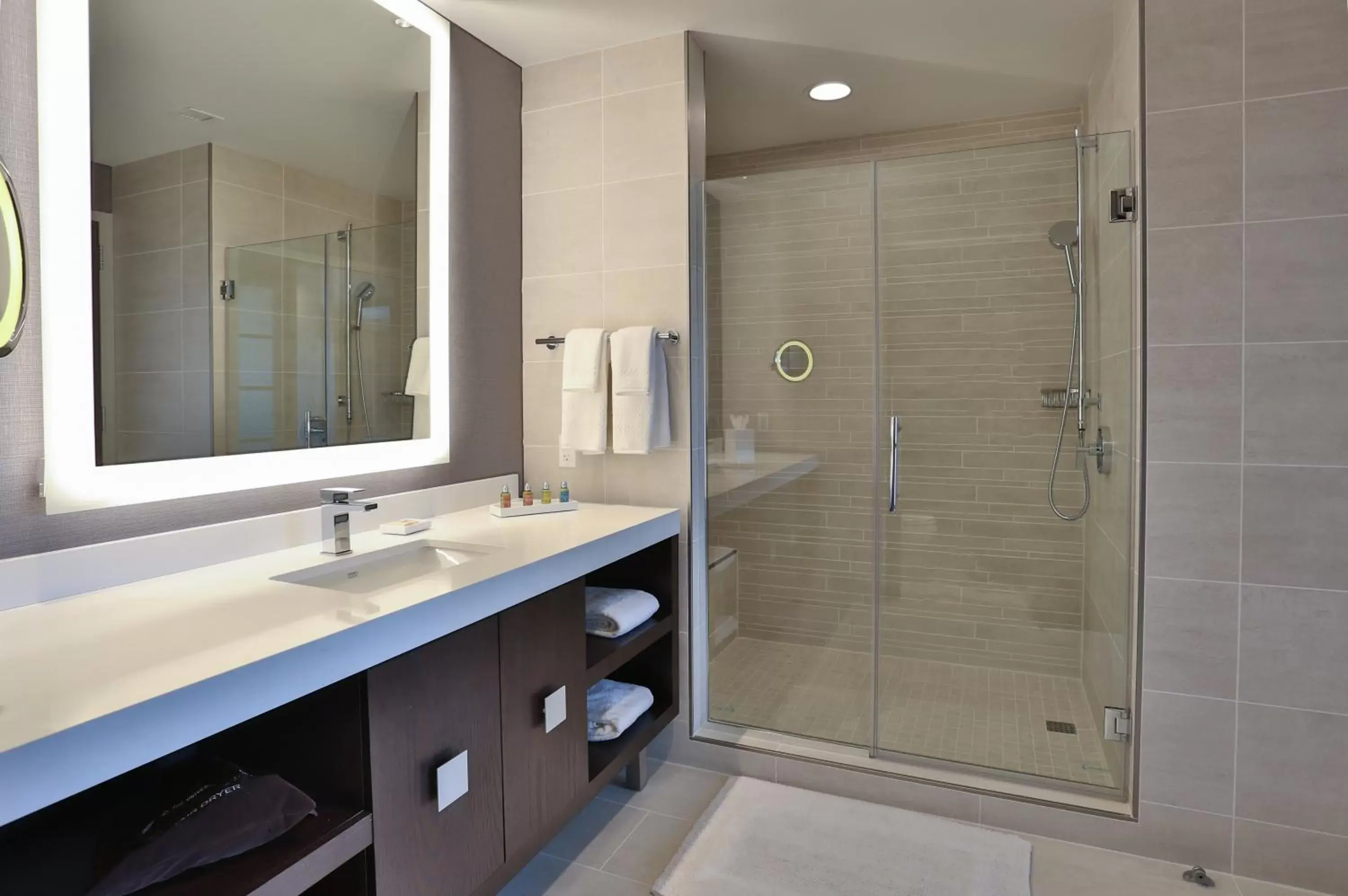 Standard Queen Room with Two Queen Beds in The Hotel at the University of Maryland Standard Queen Room with Two Queen Beds in The Hotel at the University of Maryland