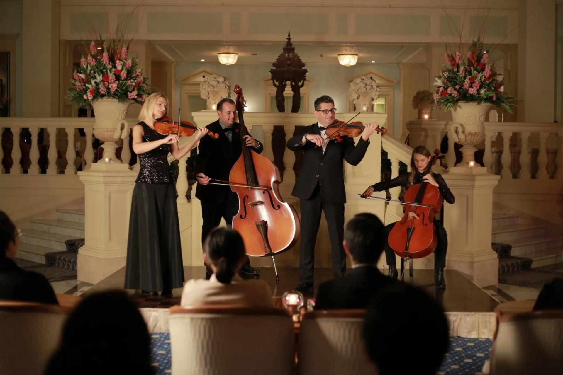 Evening entertainment in Hotel Amsterdam Huis Ten Bosch