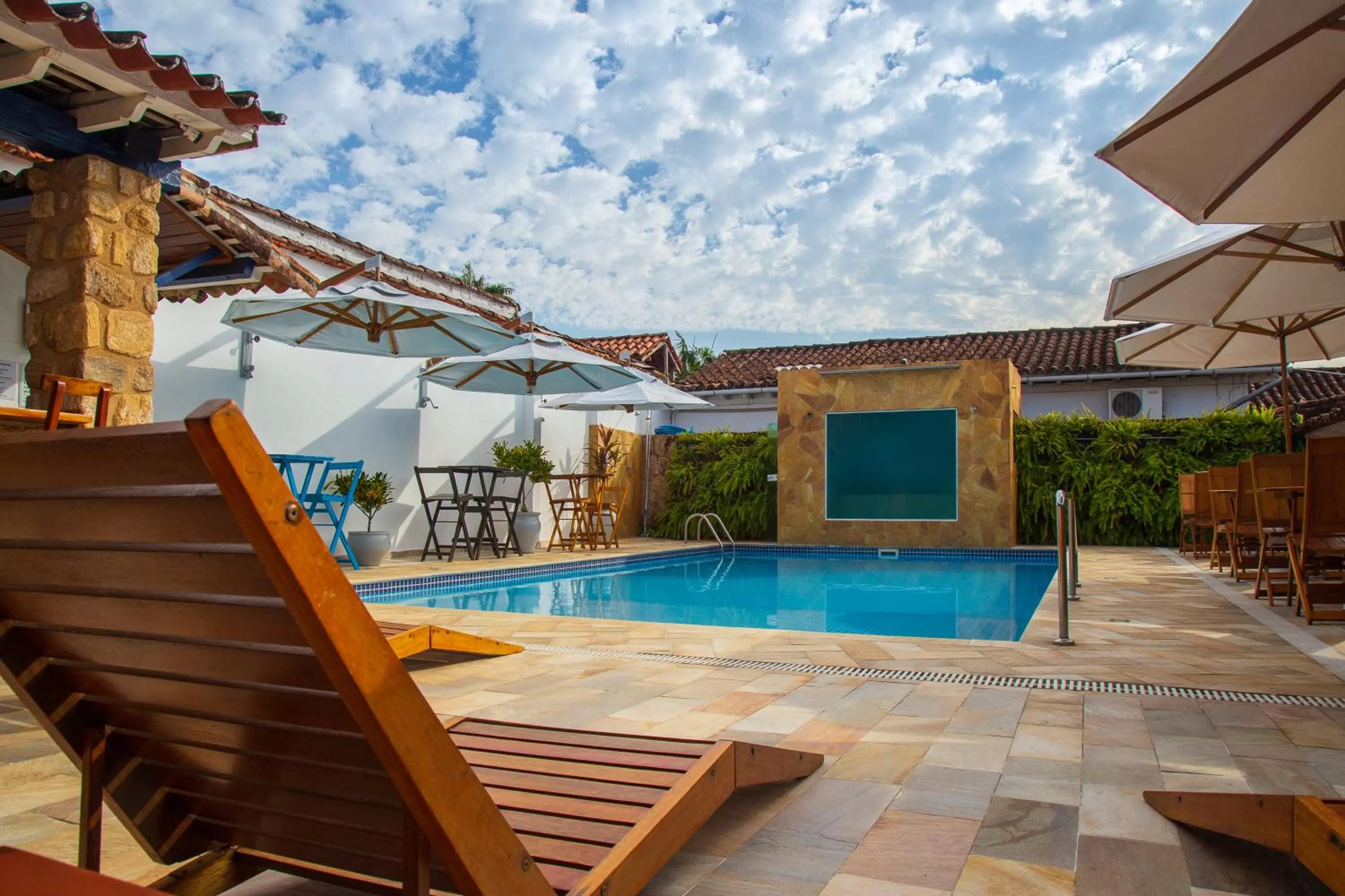 Swimming Pool in Pousada Aconchego