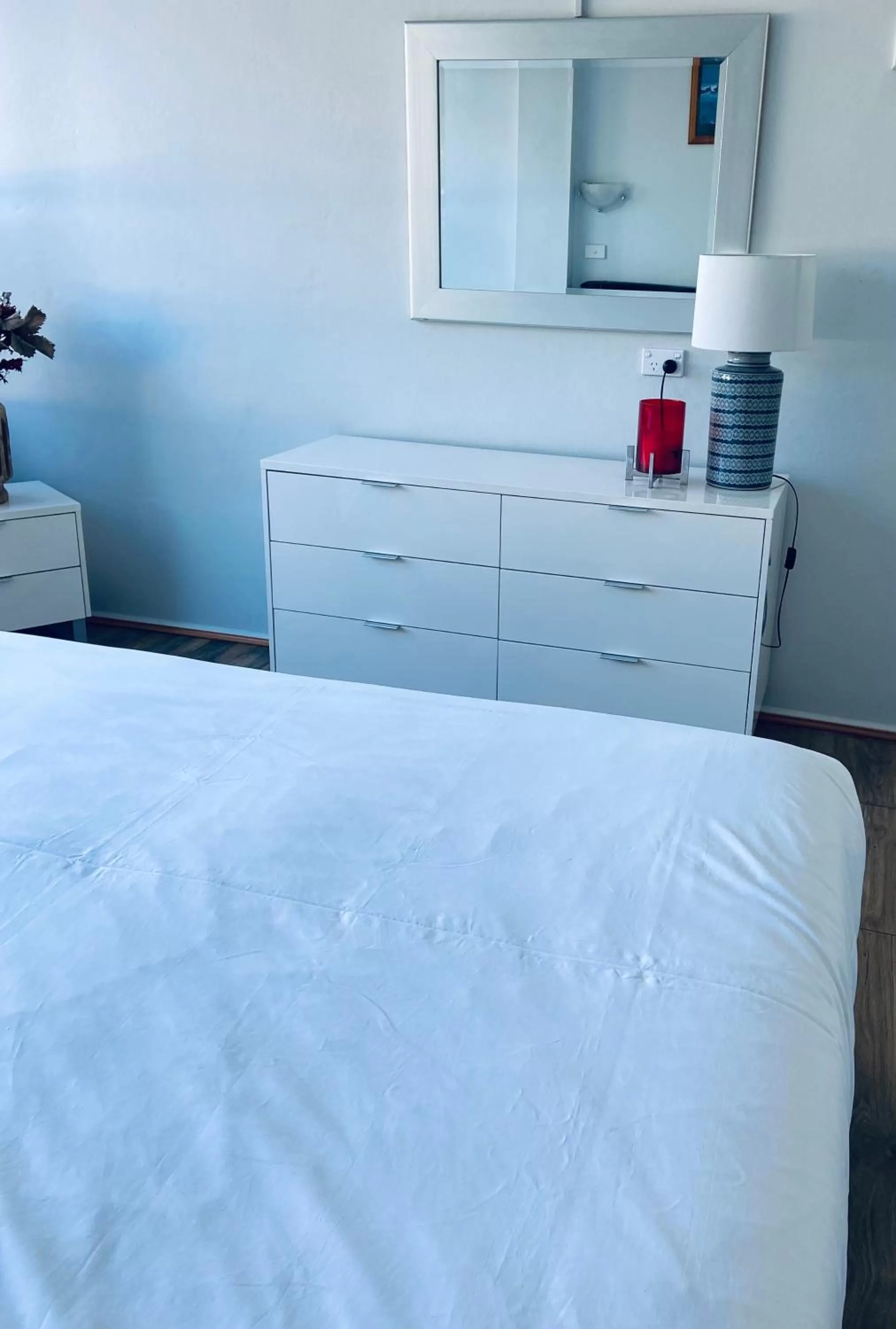 Bed in Ettalong Beach motel