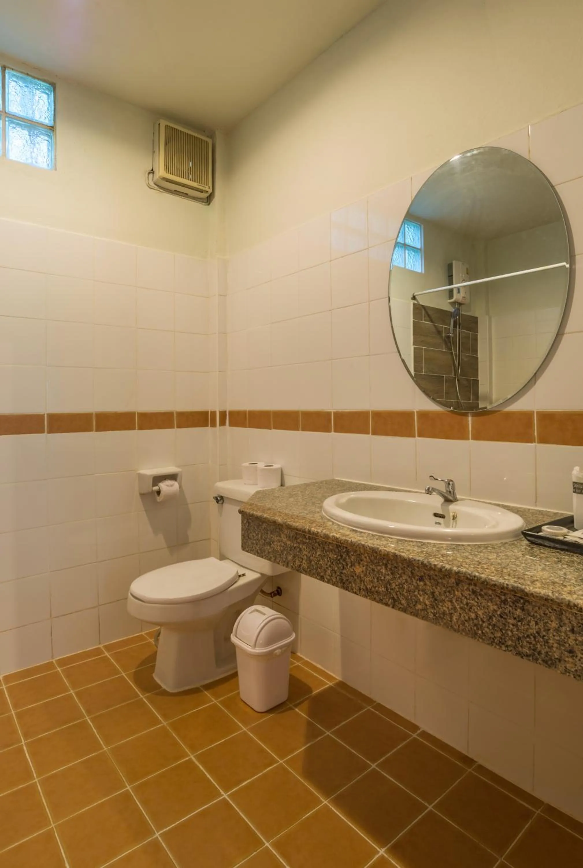 Toilet in Lanta Manda Resort