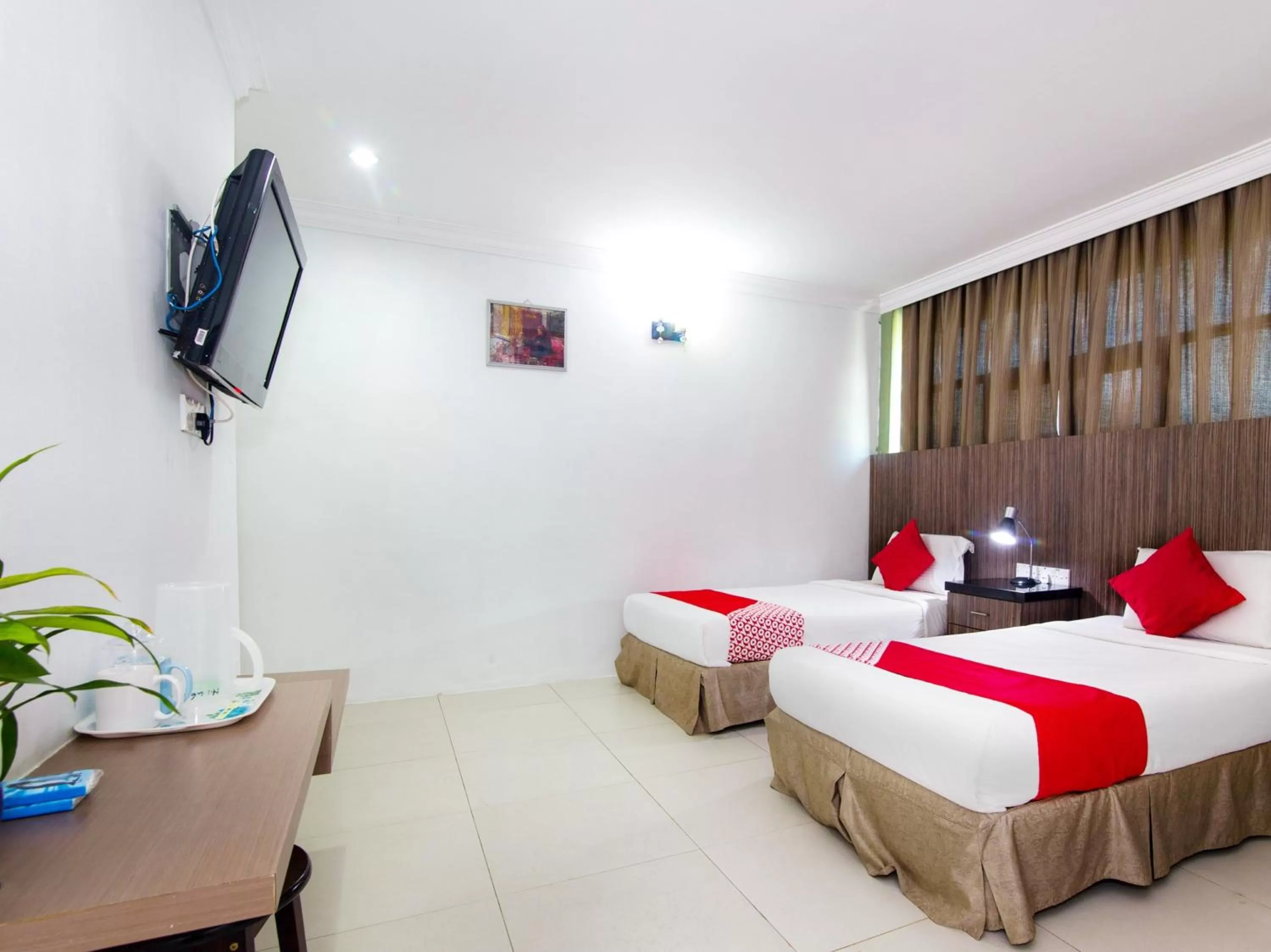 Bedroom, Bed in Crystal City Hotel