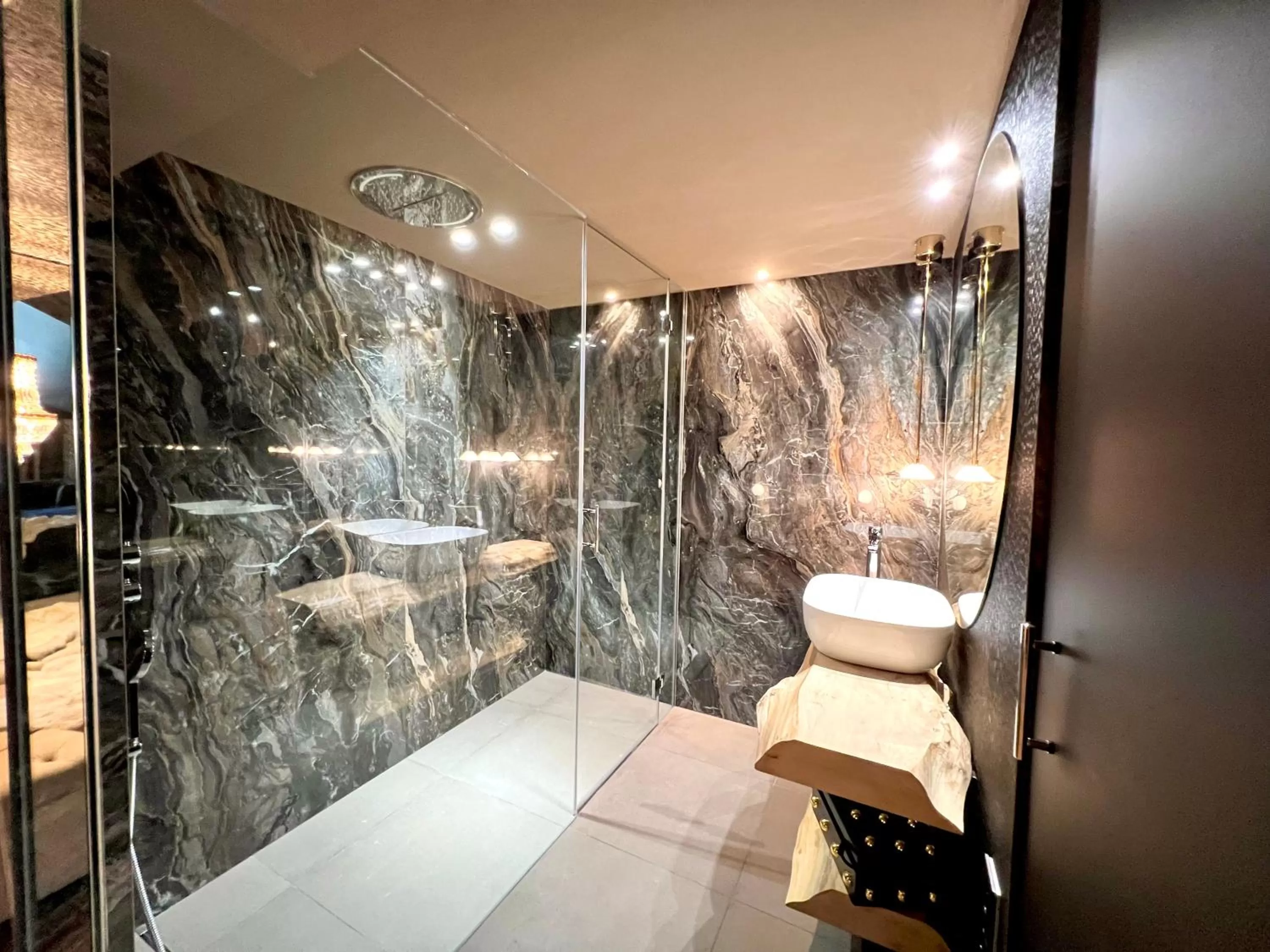 Shower in Hotel & SPA Bringué