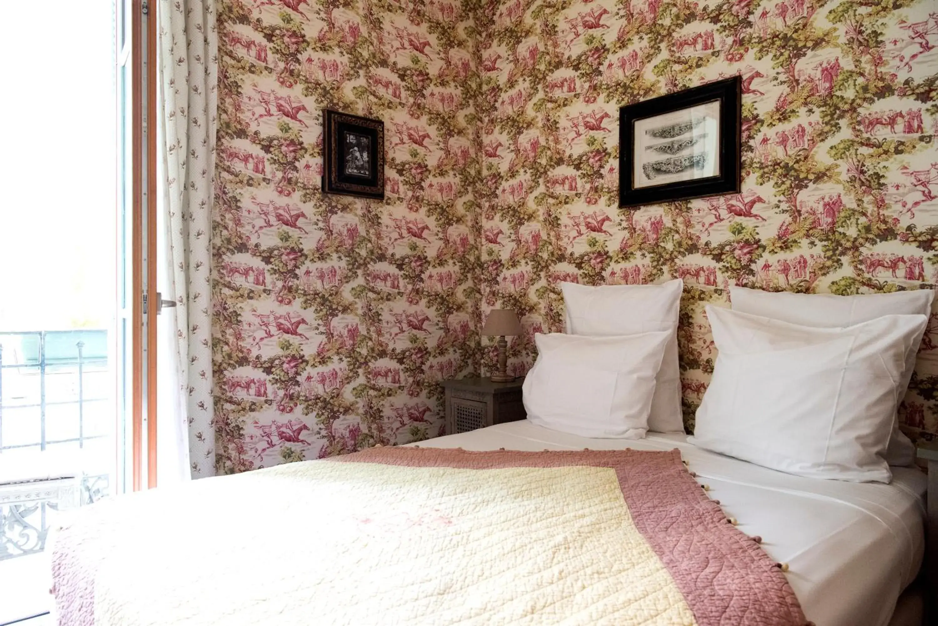 Superior Triple Room with City or Garden view in Hotel Villa Rivoli Superior Triple Room with City or Garden view in Hotel Villa Rivoli