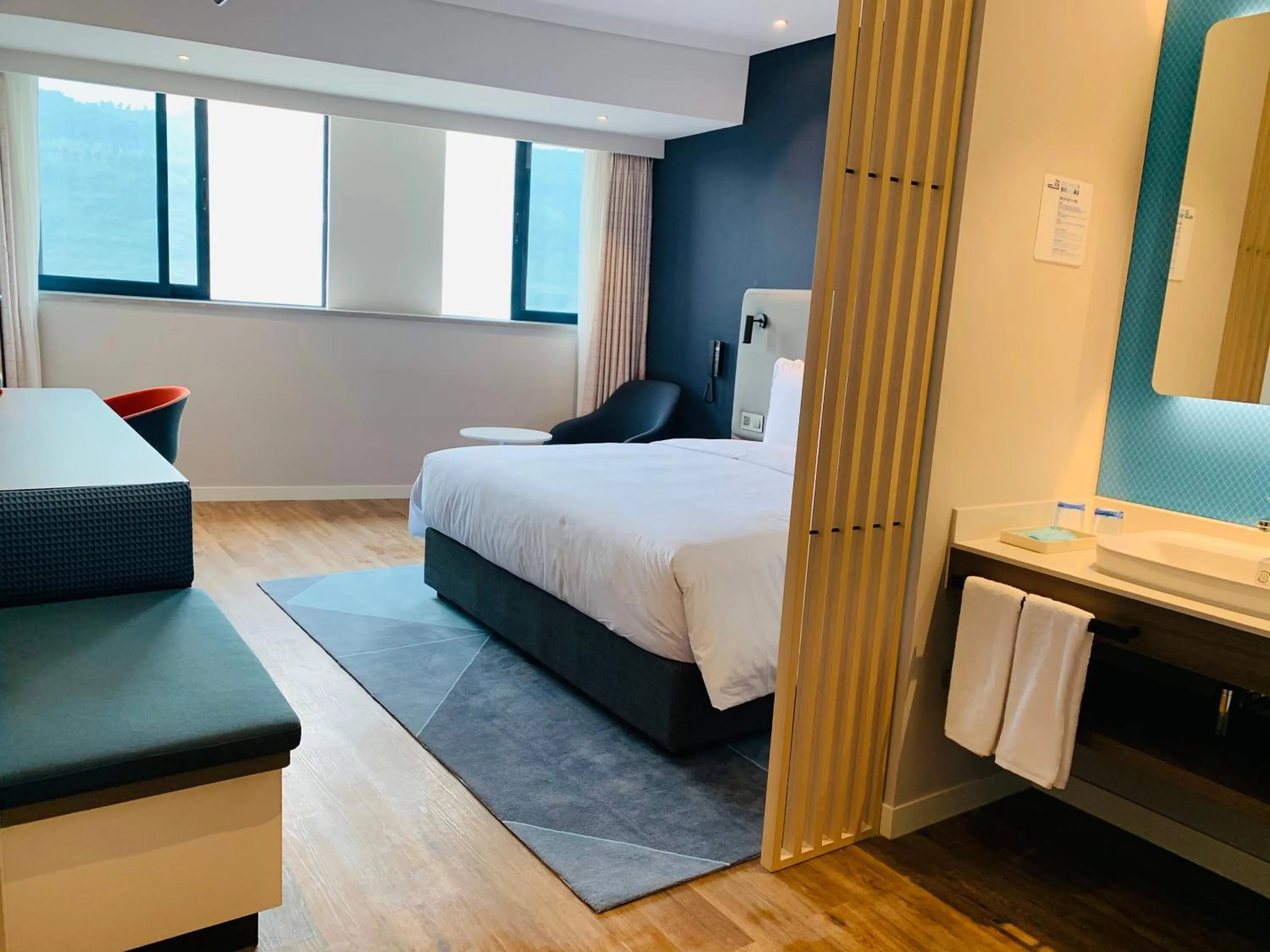 Bedroom, Bed in Holiday Inn Express Chongqing Airport Zone by IHG