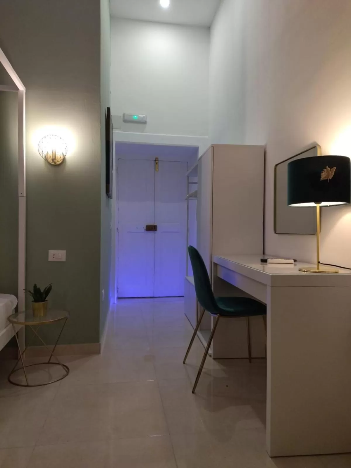 Photo of the whole room, TV/Entertainment Center in RELAIS TORRE GLORIA