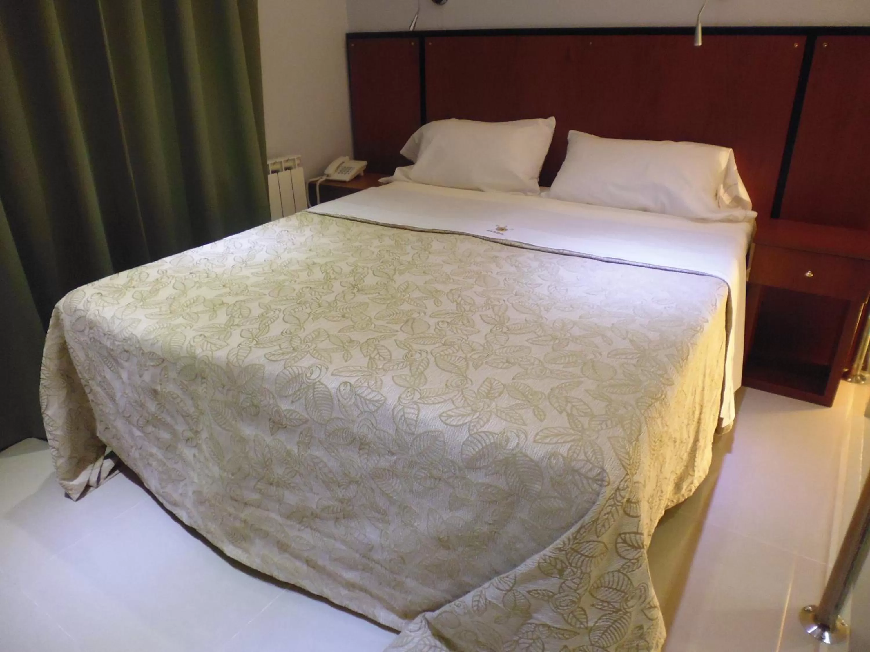 Bed in Hotel Athos