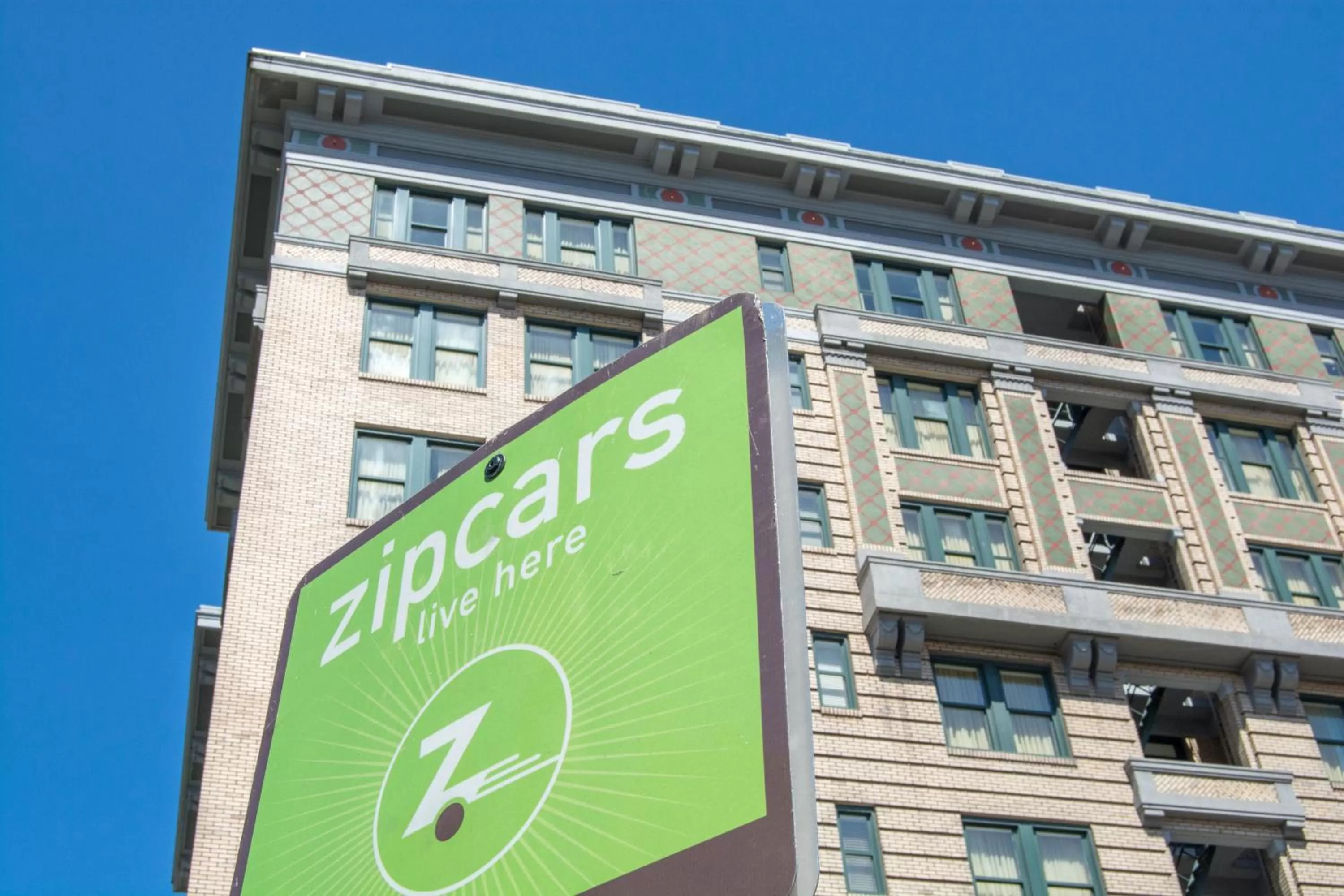 Facade/entrance in Hotel DeLuxe