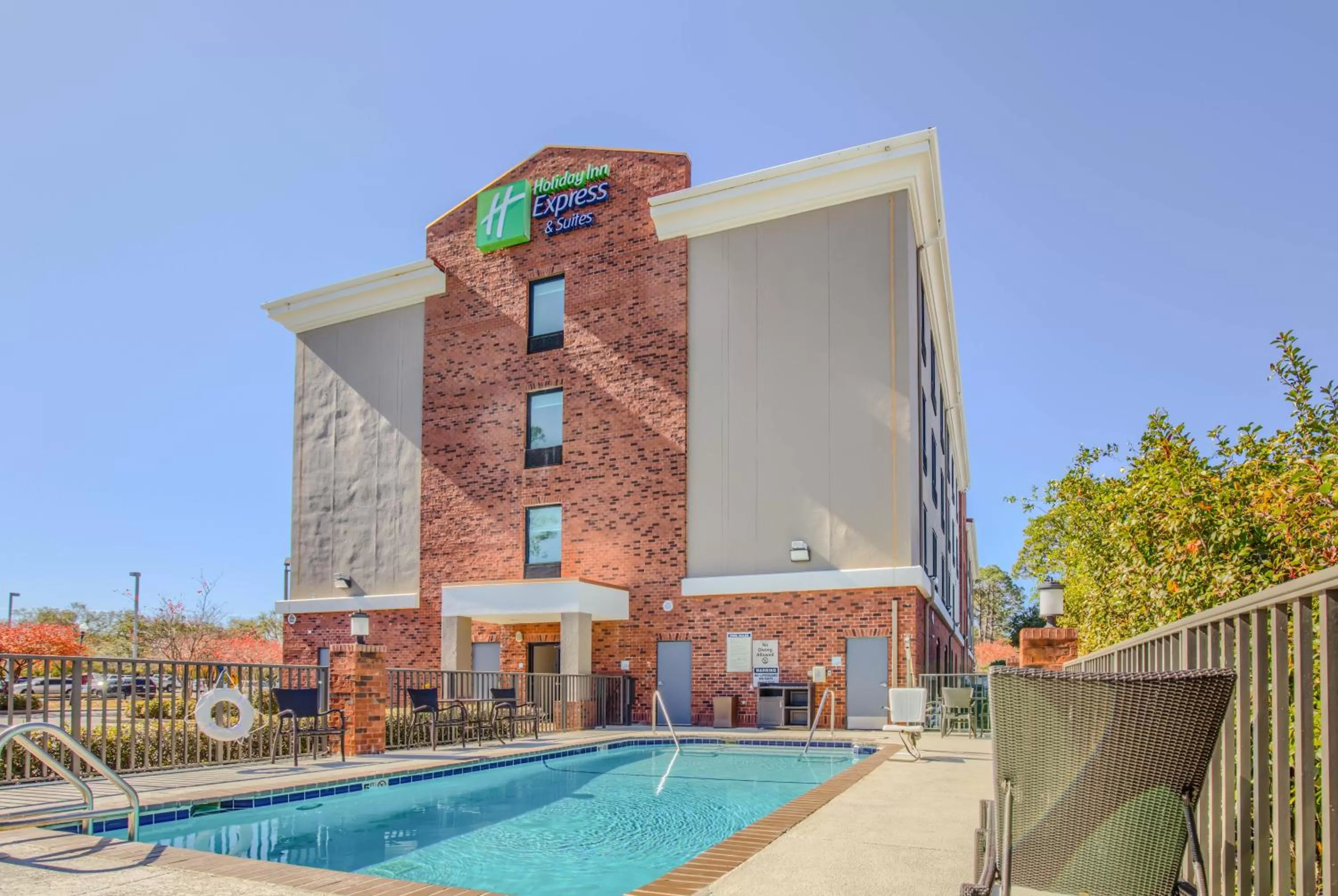 Property building in Holiday Inn Express Hotel & Suites Gulf Shores by IHG