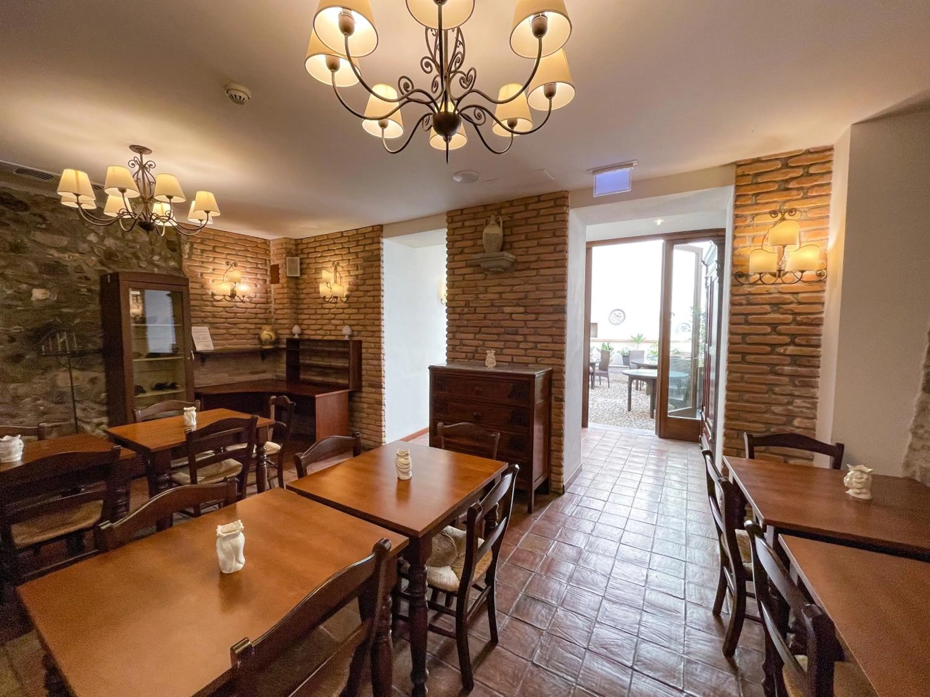 Restaurant/places to eat in Hotel La Plumeria