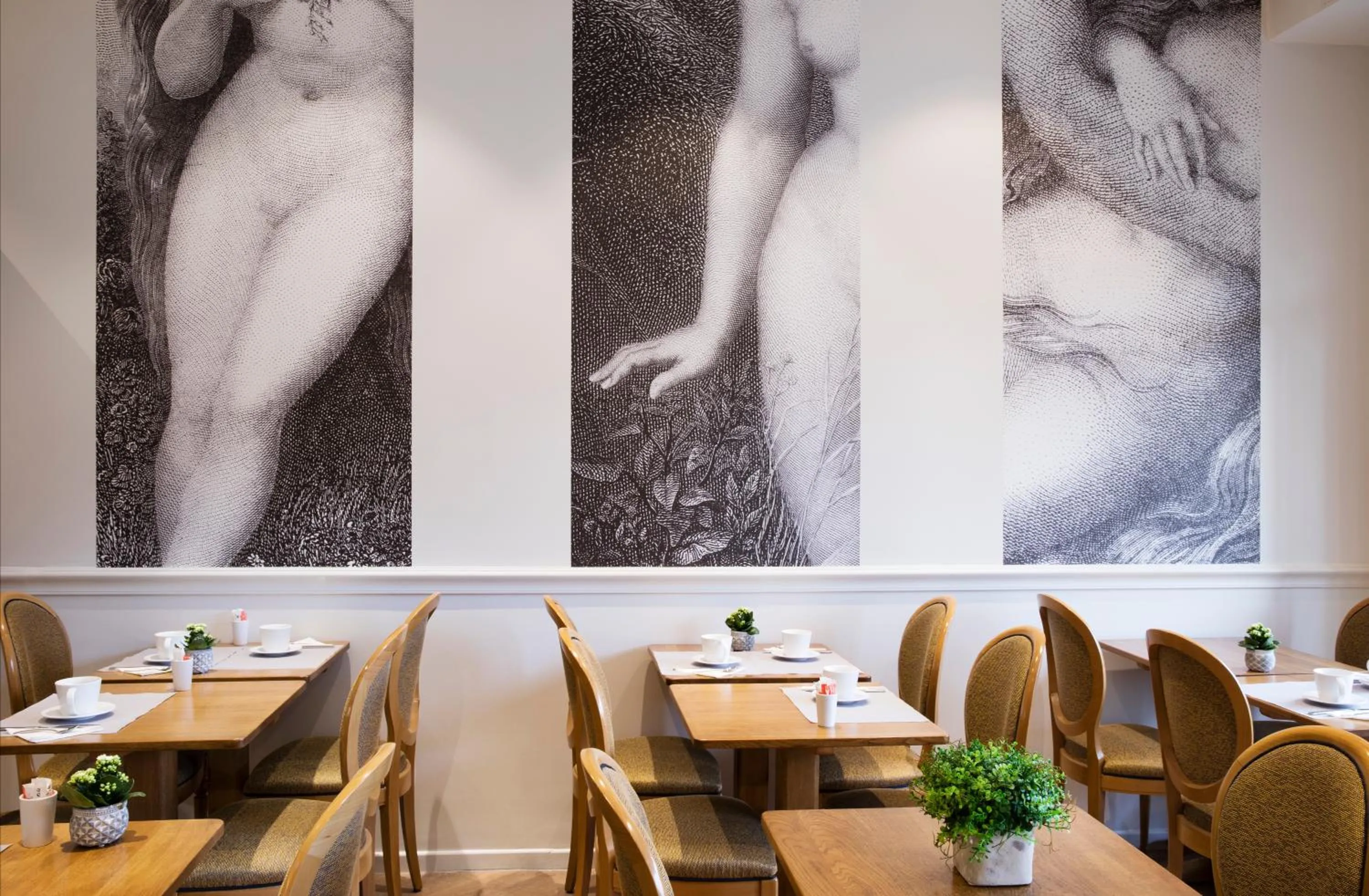 Restaurant/places to eat in A l'Hôtel Des Roys