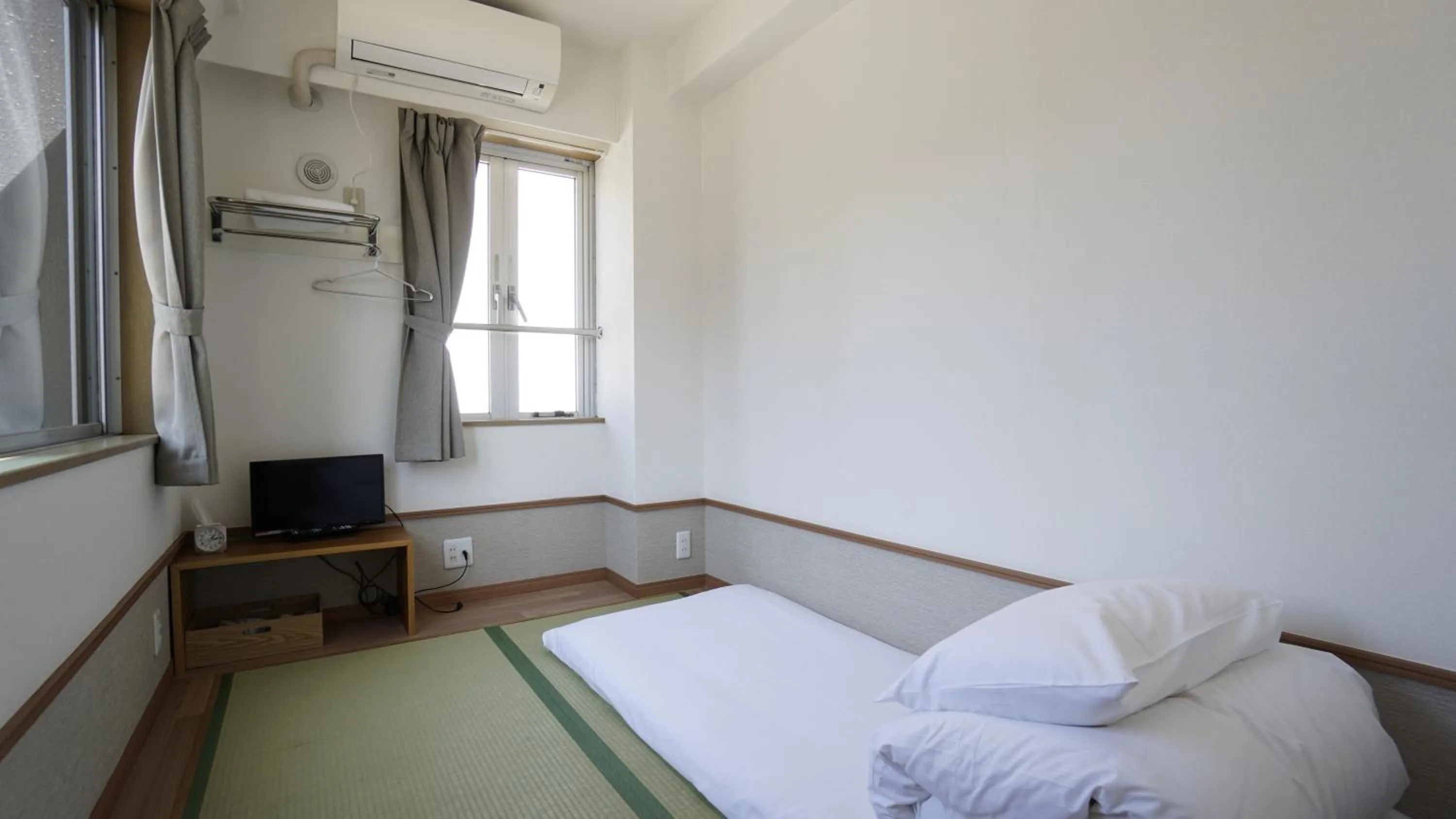 Photo of the whole room, Bed in House Ikebukuro