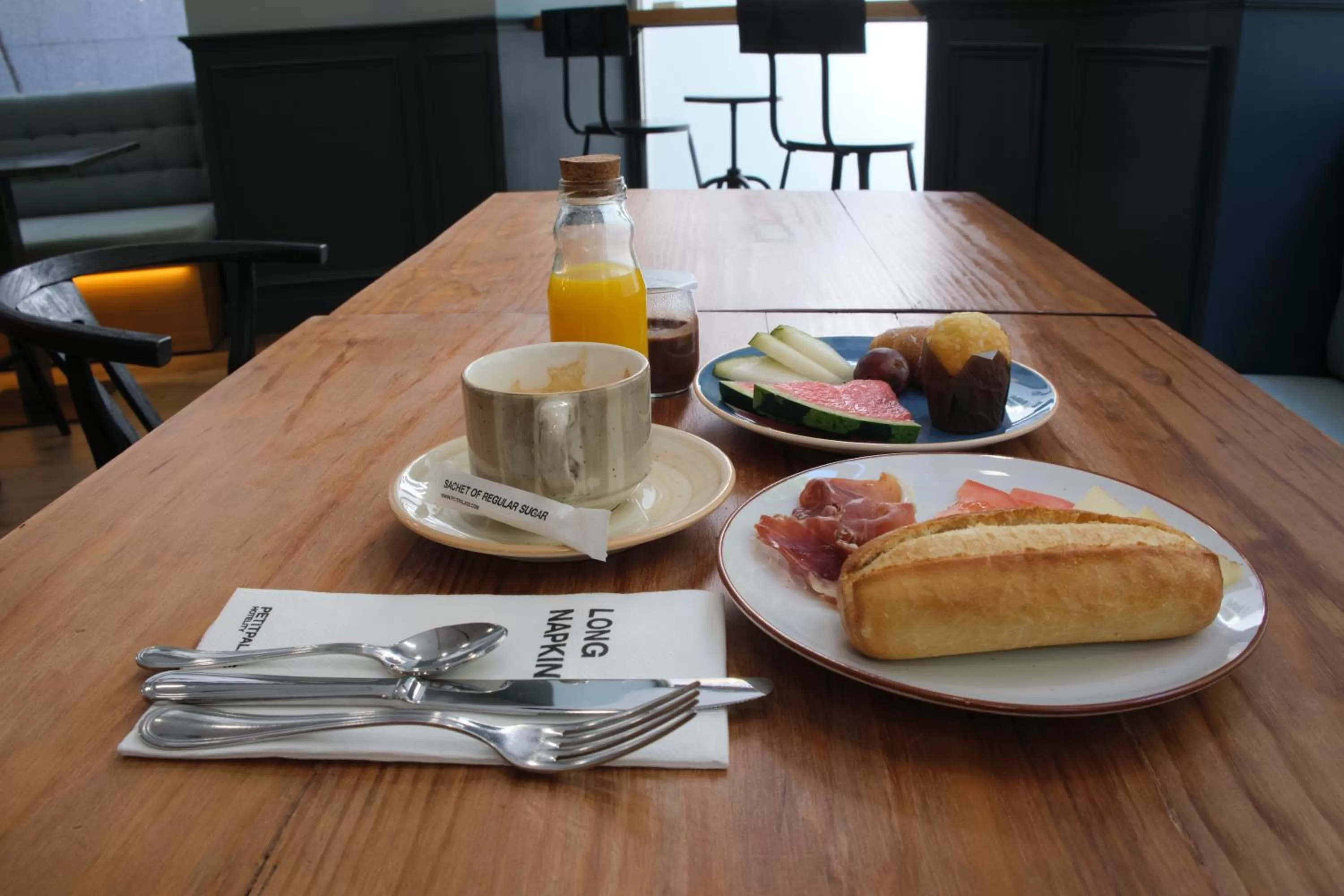 Breakfast in Petit Palace Triball