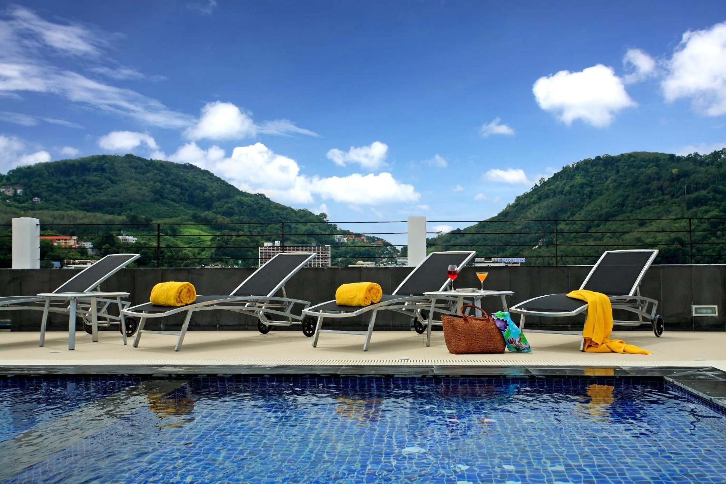 Swimming pool in ASHLEE Hub Hotel Patong