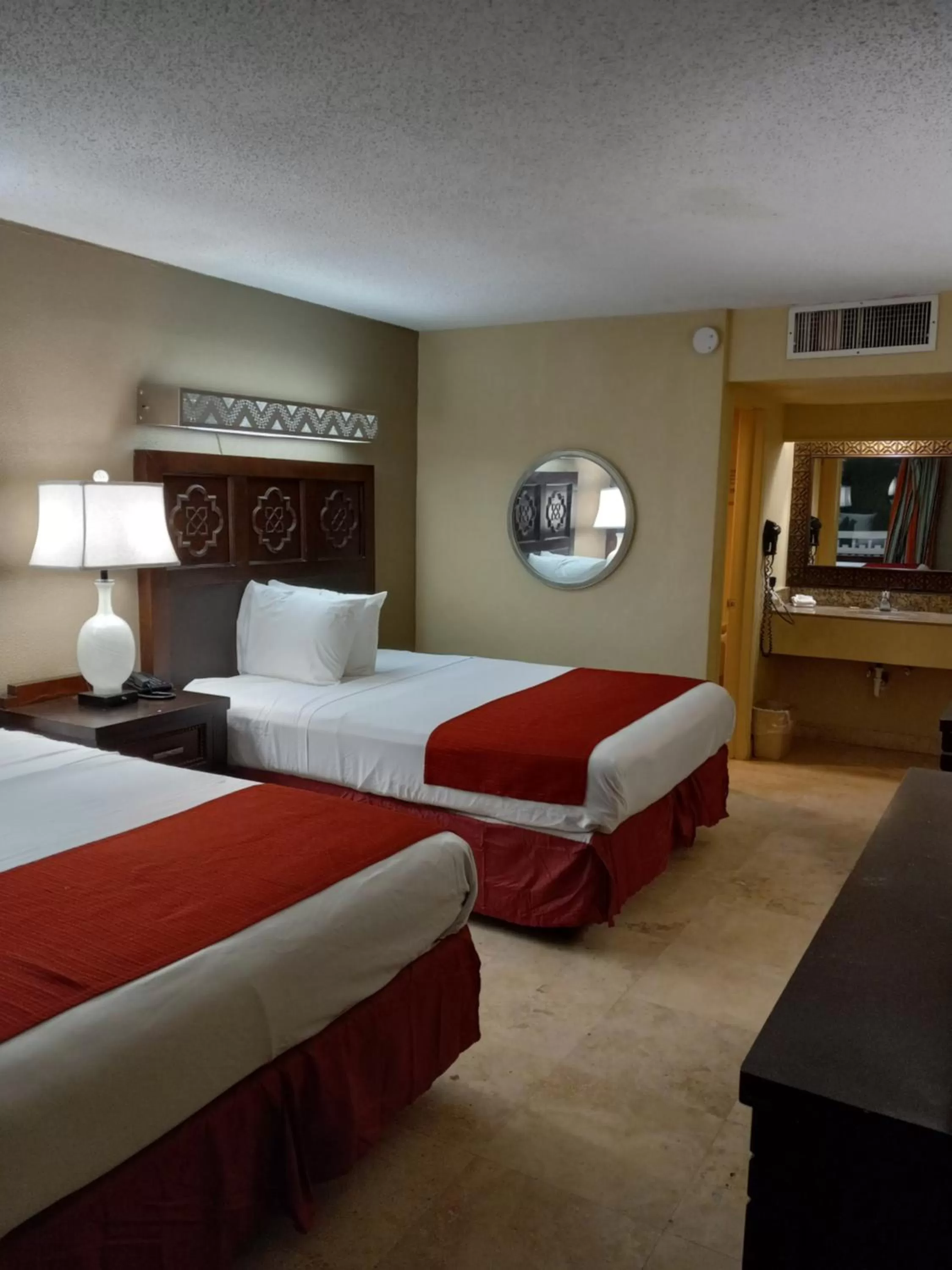 Photo of the whole room, Bed in Holiday Hotel